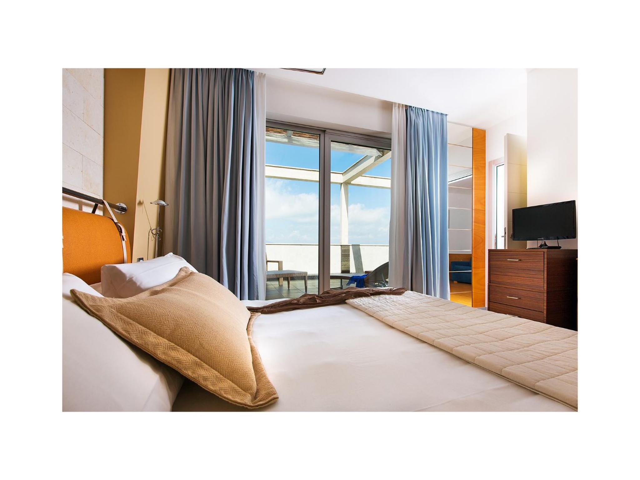 Suite with Terrace - Photo 13