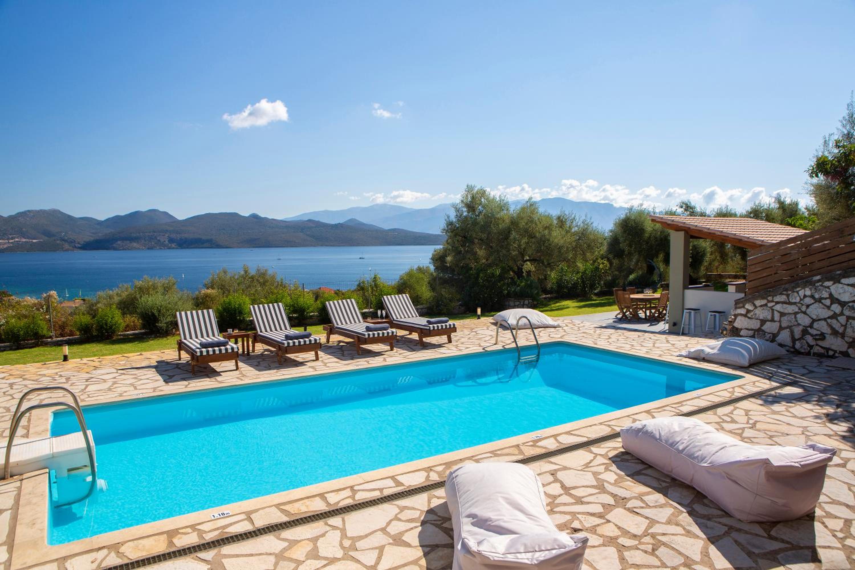 Villa photo 2