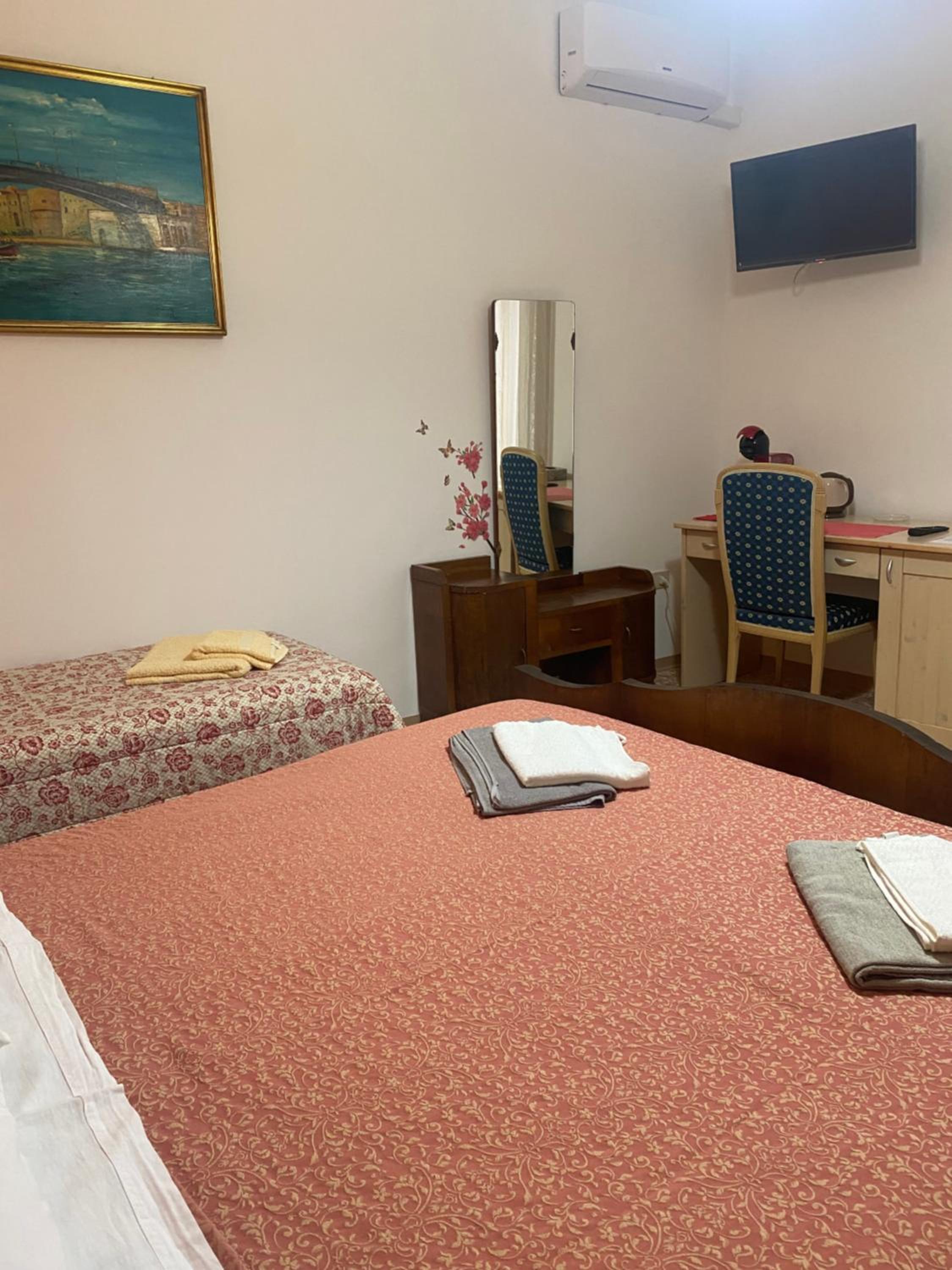 Triple Room With Private External Bathroom photo 1