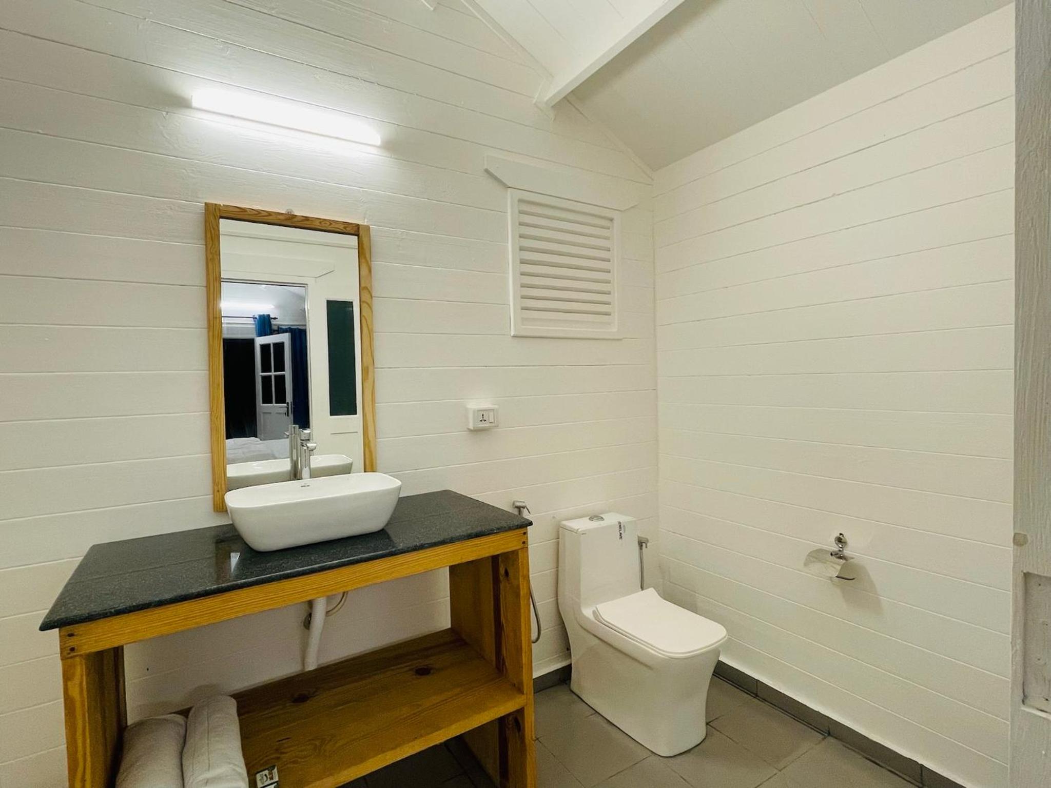 Superior King Suite - Photo 4