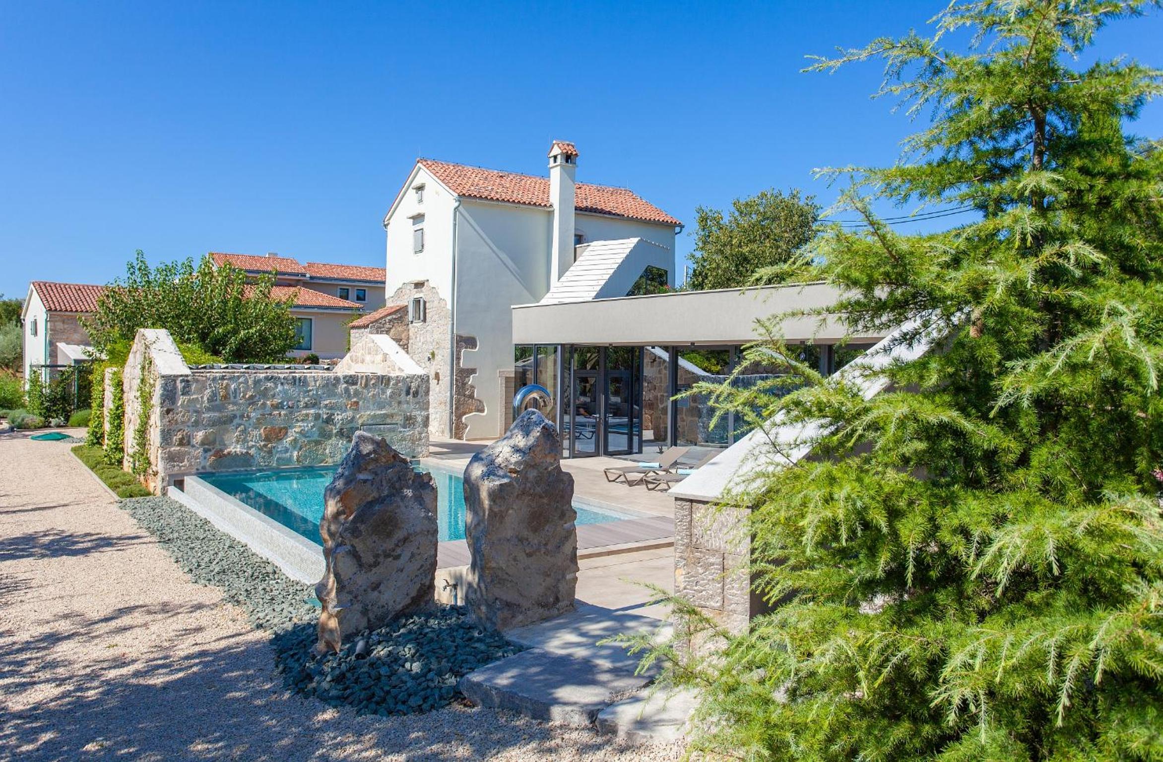 Villa photo 2