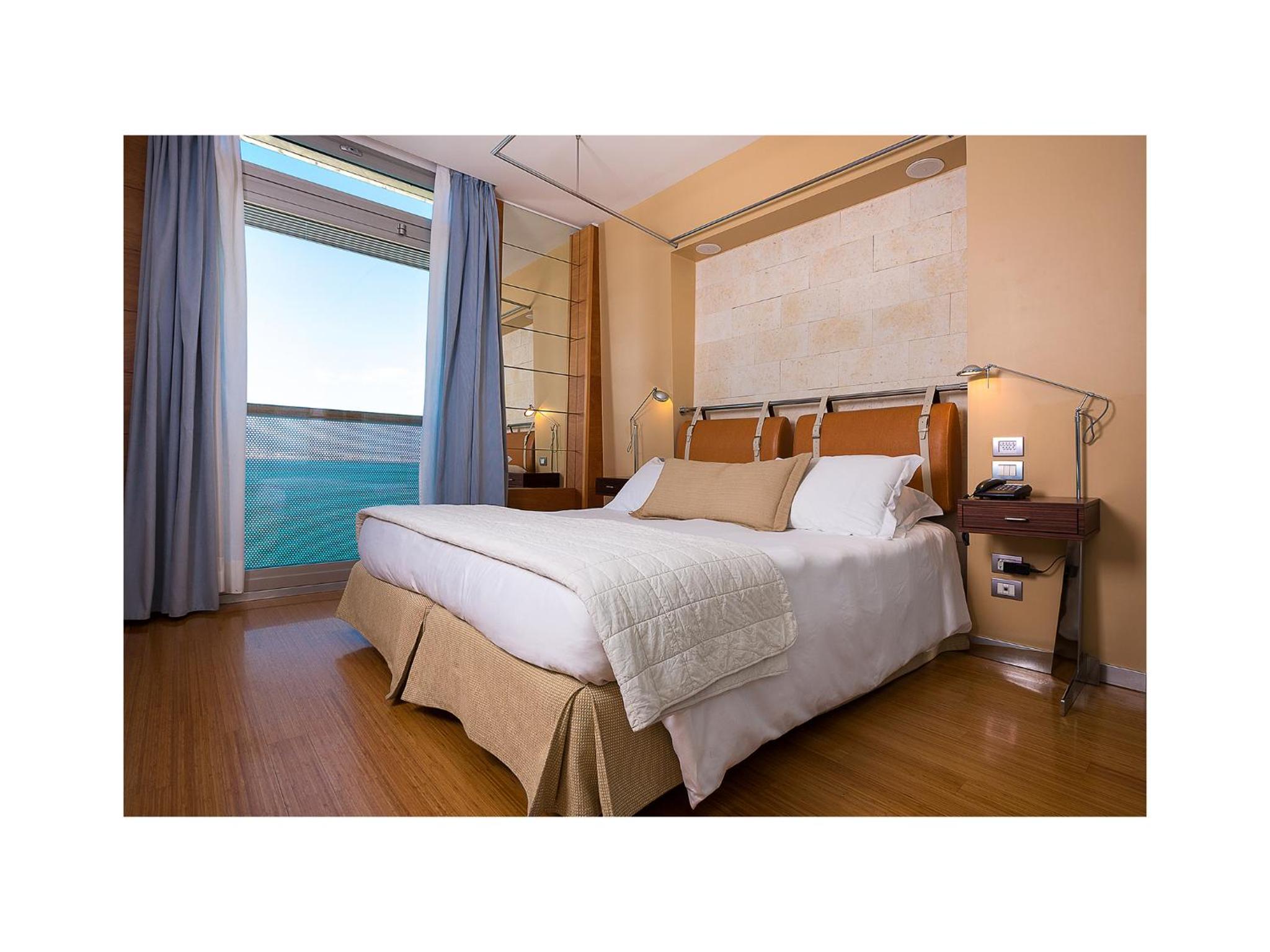 Standard Double or Twin Room with Sea View - Photo 2