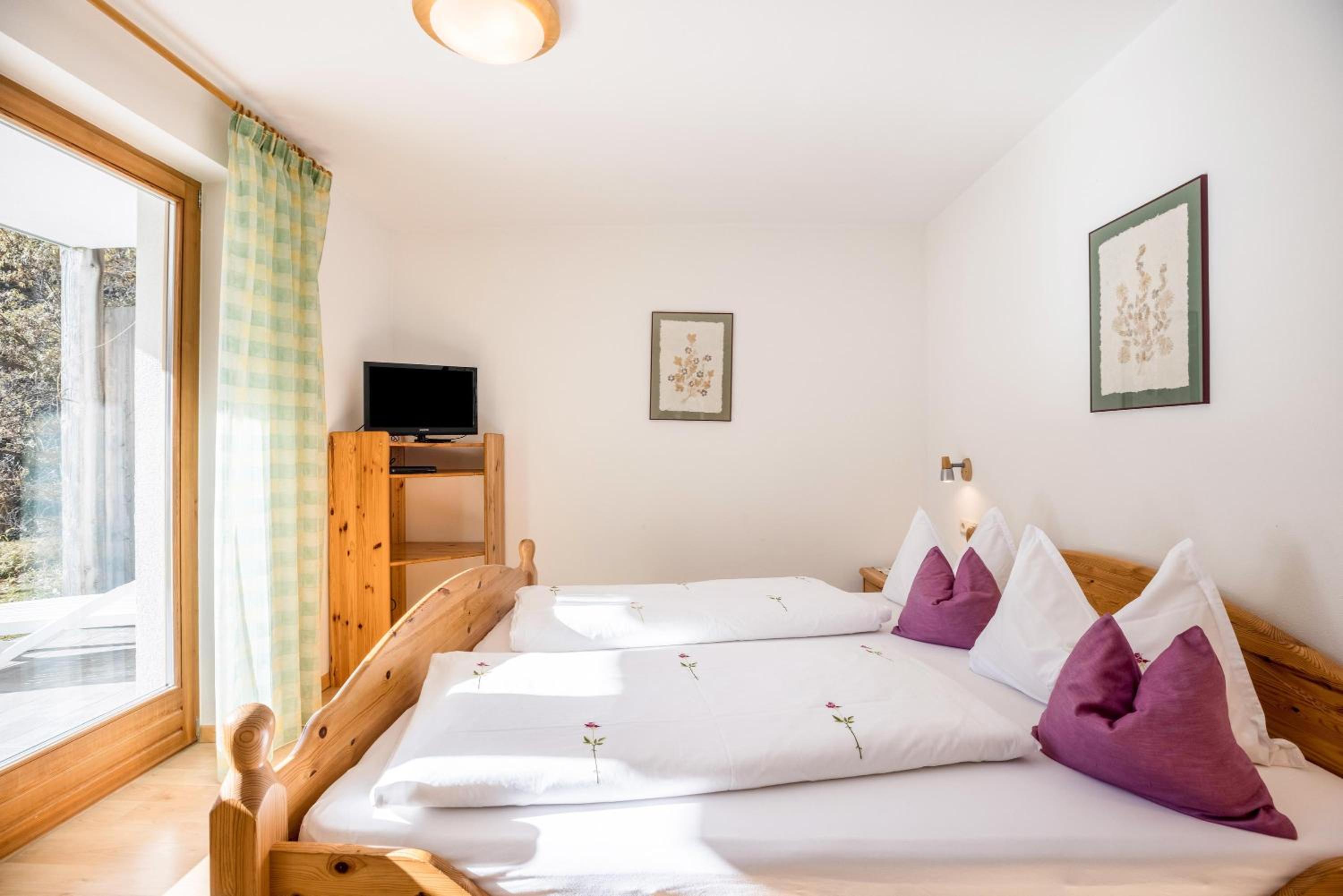 Two-Bedroom Deluxe Apartment with Garden View photo 1