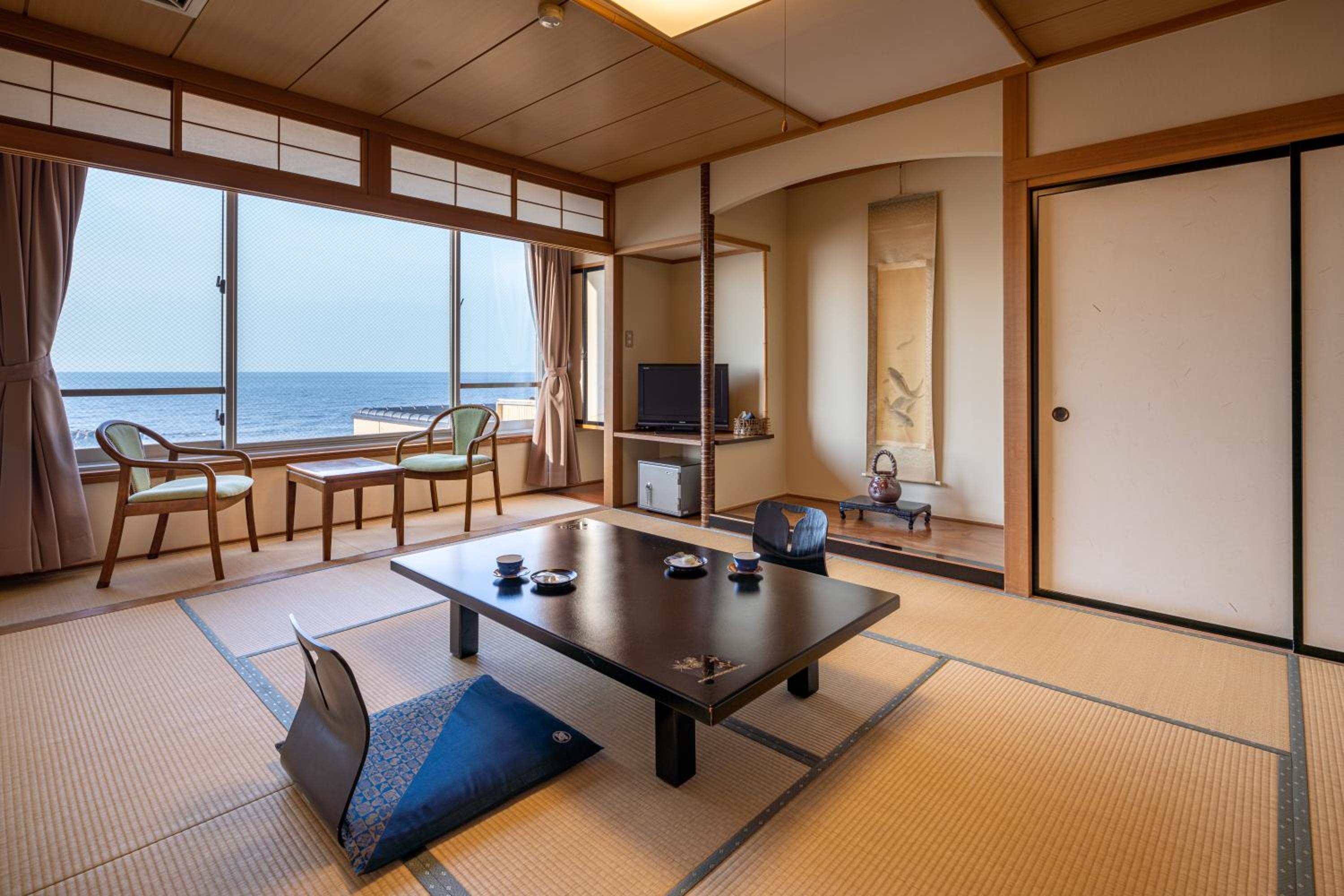 Japanese-Style Quadruple Room photo 3