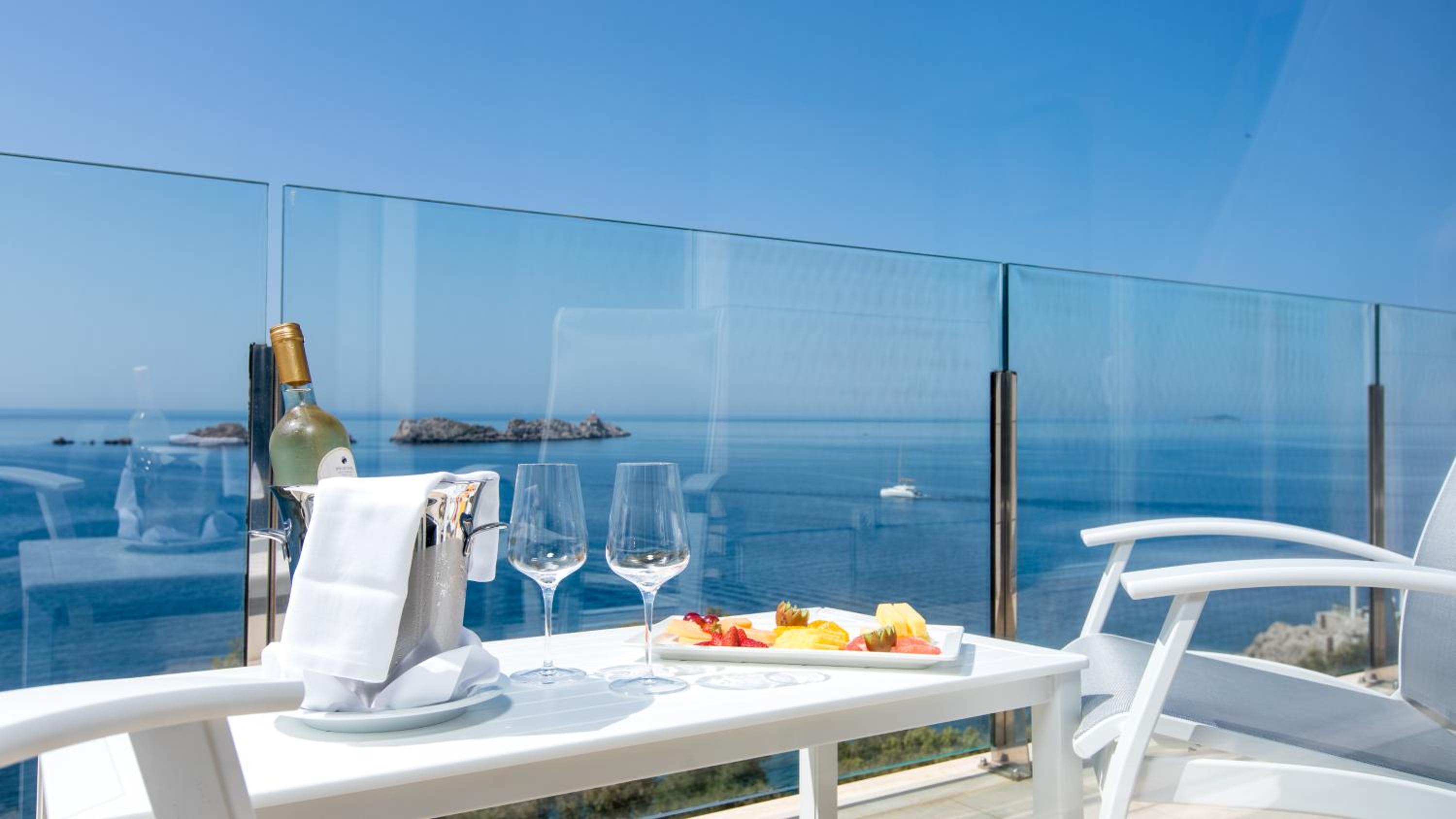 Luxury King Room with Sea View and Balcony