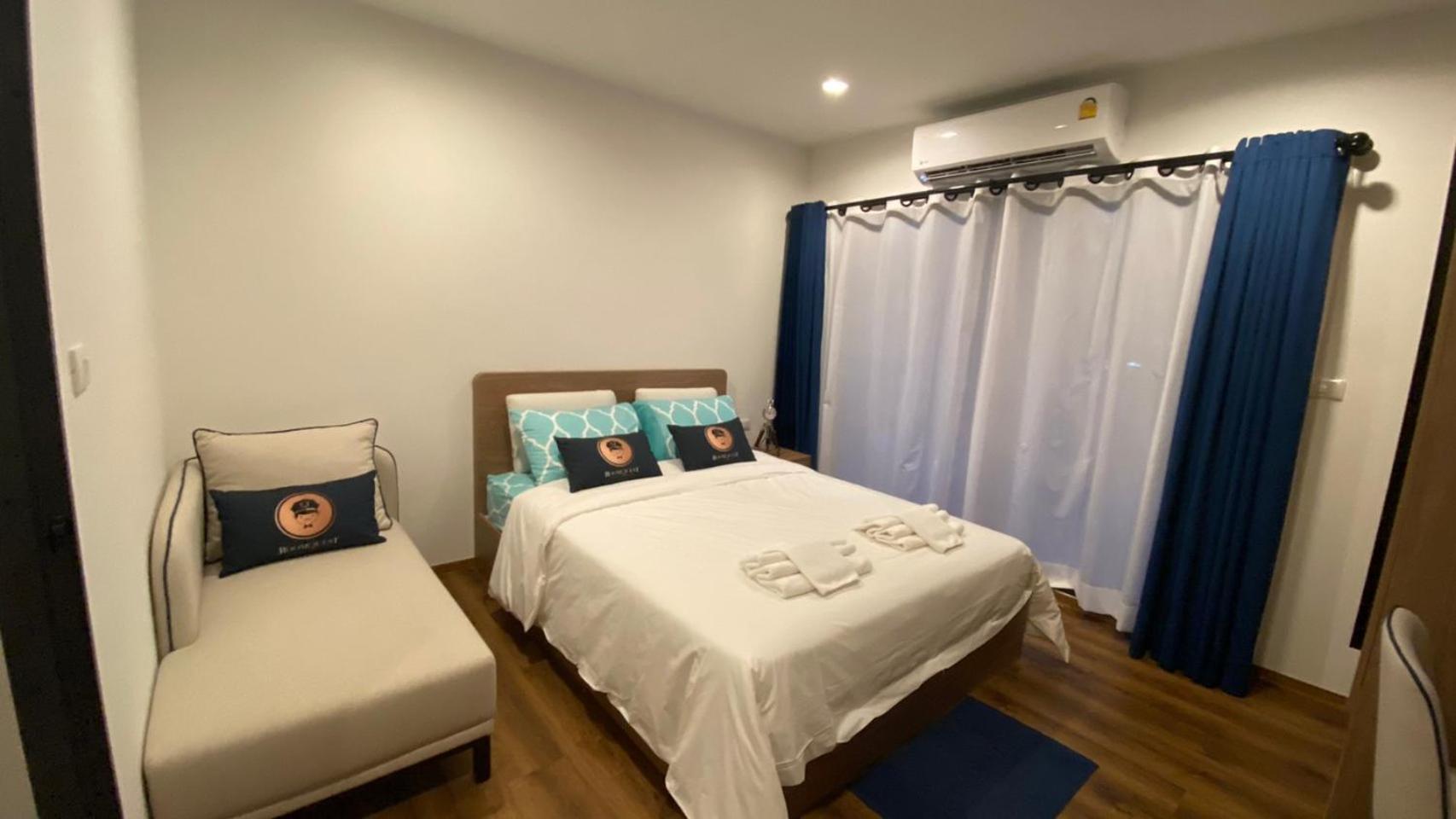 Studio with Sofa Bed - Photo 32