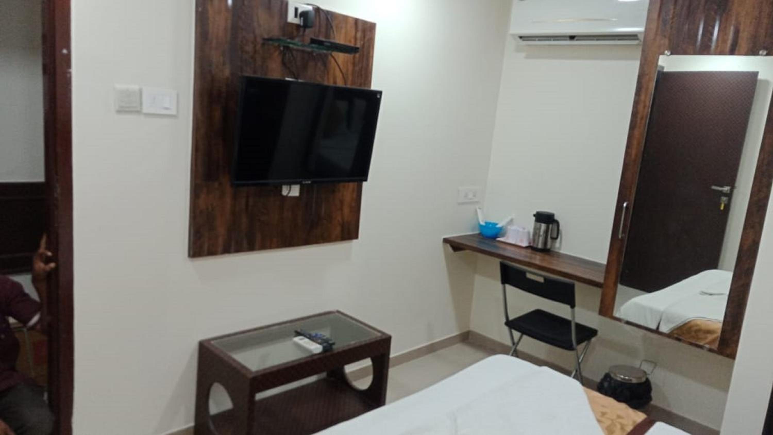 Executive Room - Photo 15
