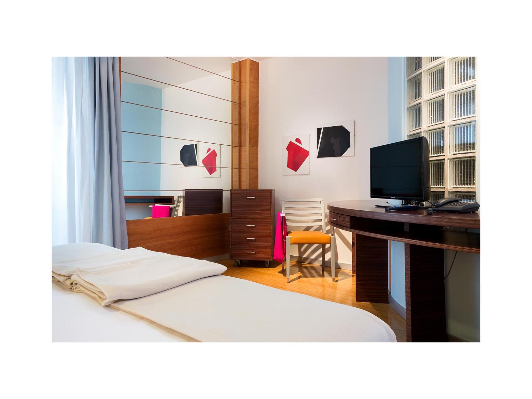 Standard Double or Twin Room with Sea View - Photo 4