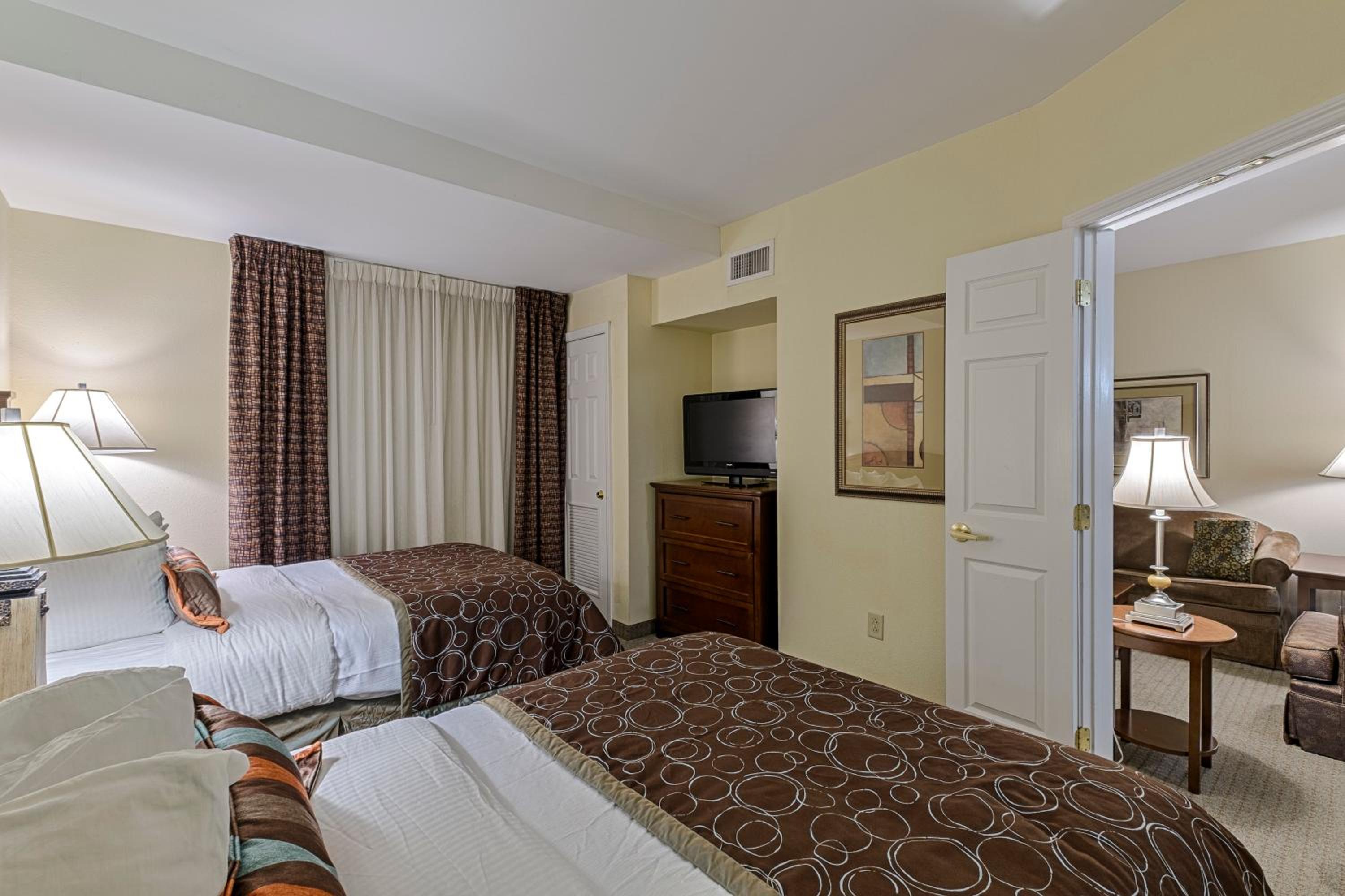 Two-Bedroom Suite - Photo 2