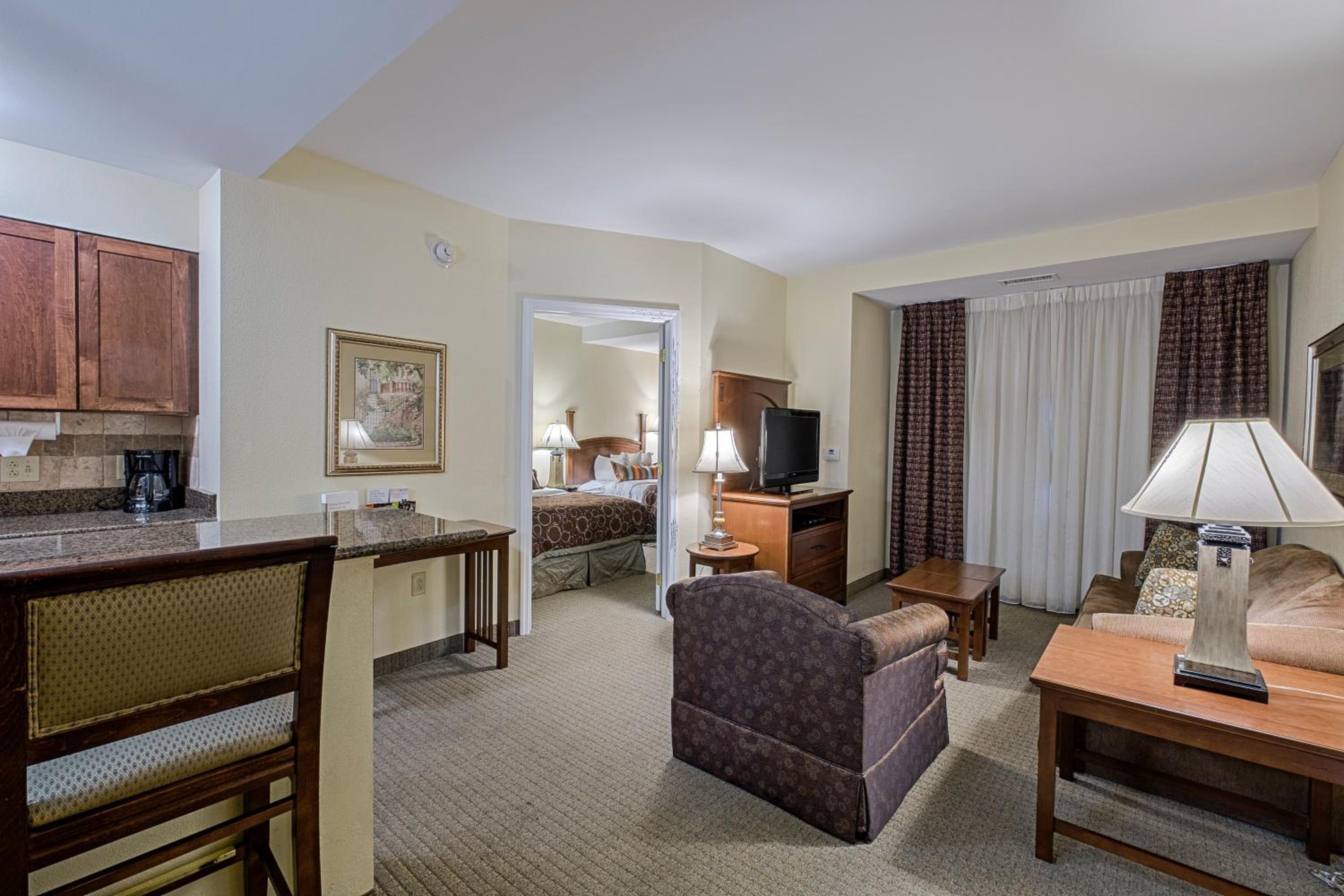 One-Bedroom King Suite - Photo 3