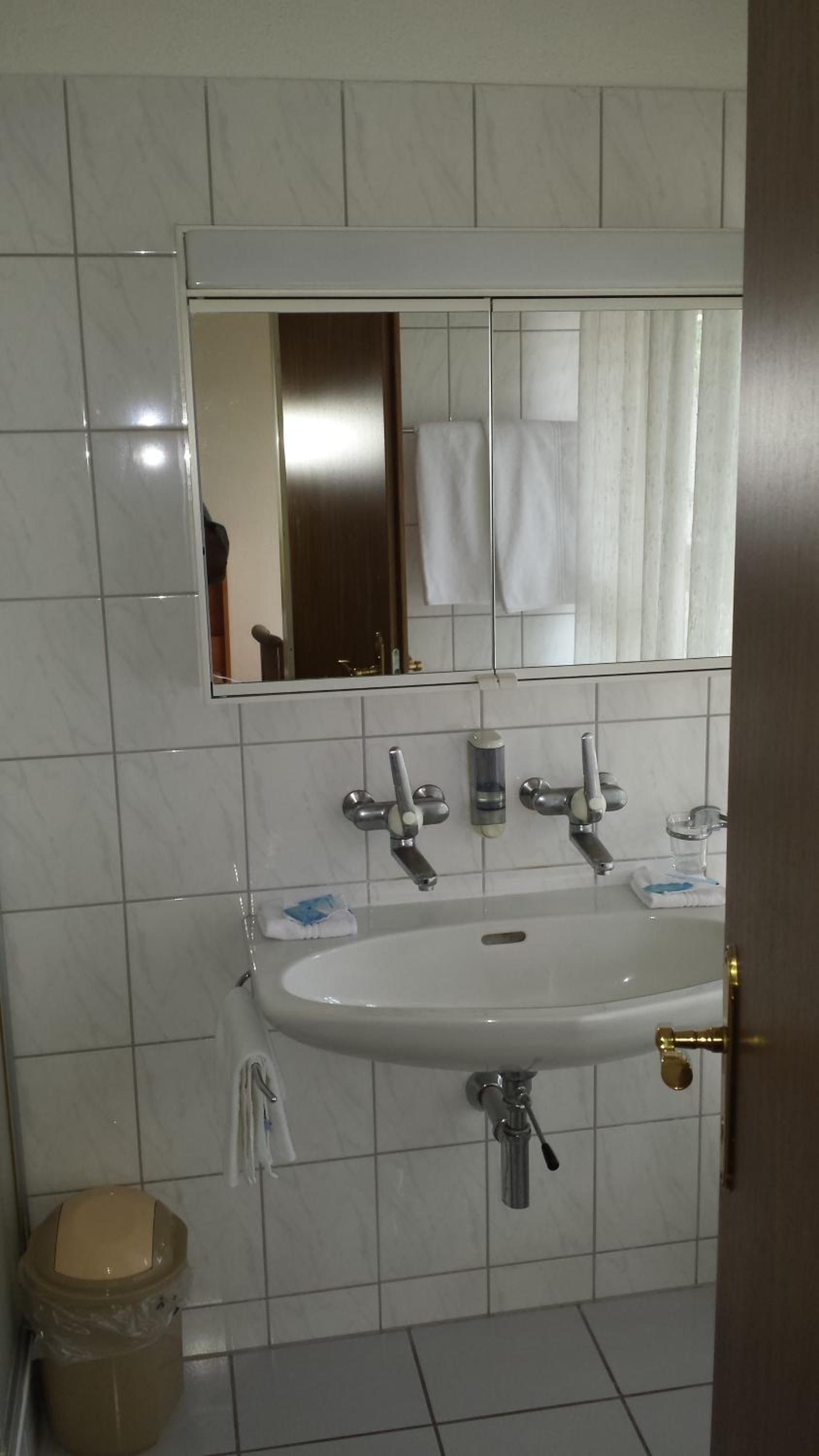 Standard Triple Room - Photo 6