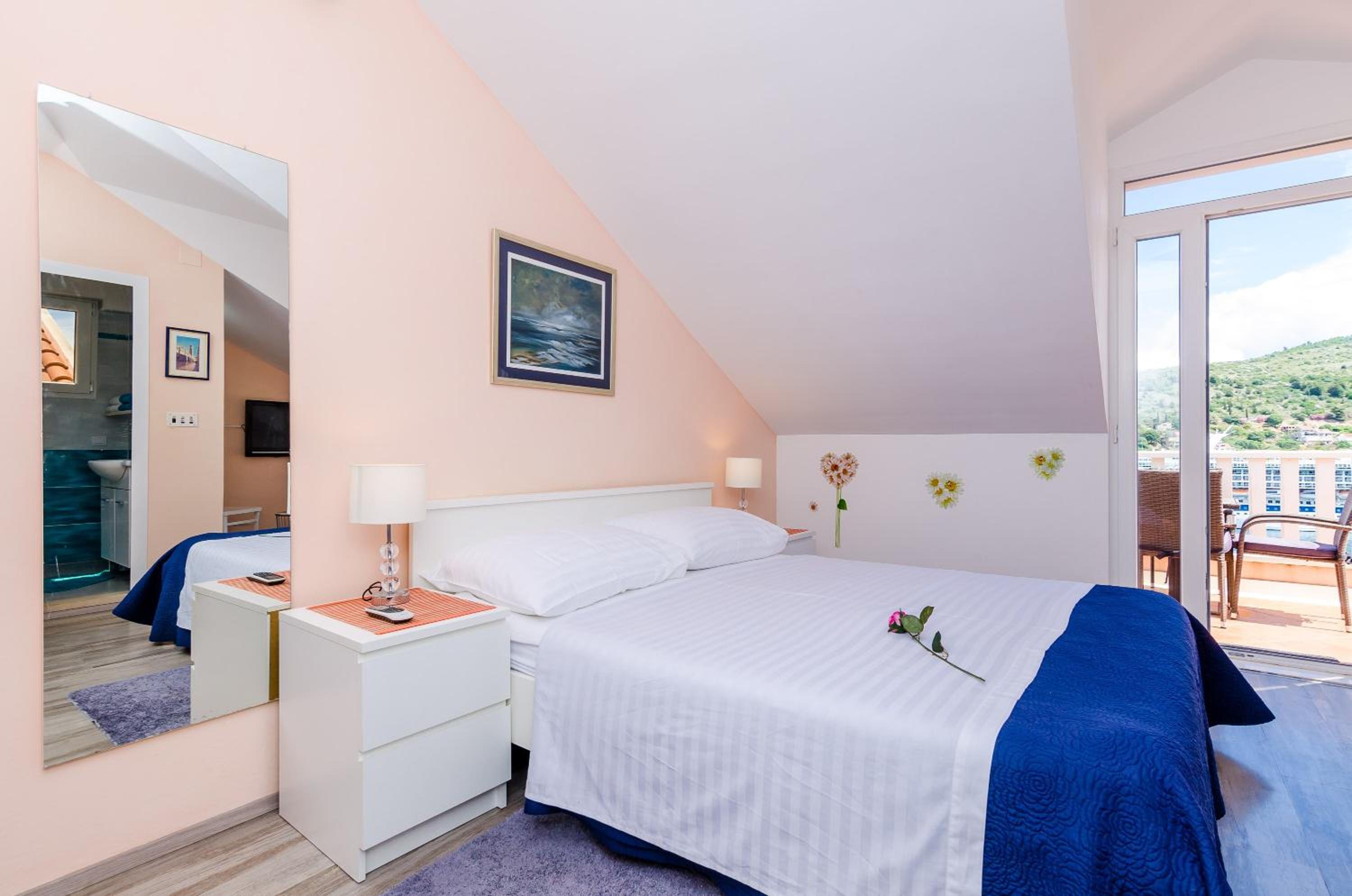 Superior Studio Apartment with Balcony and Sea View