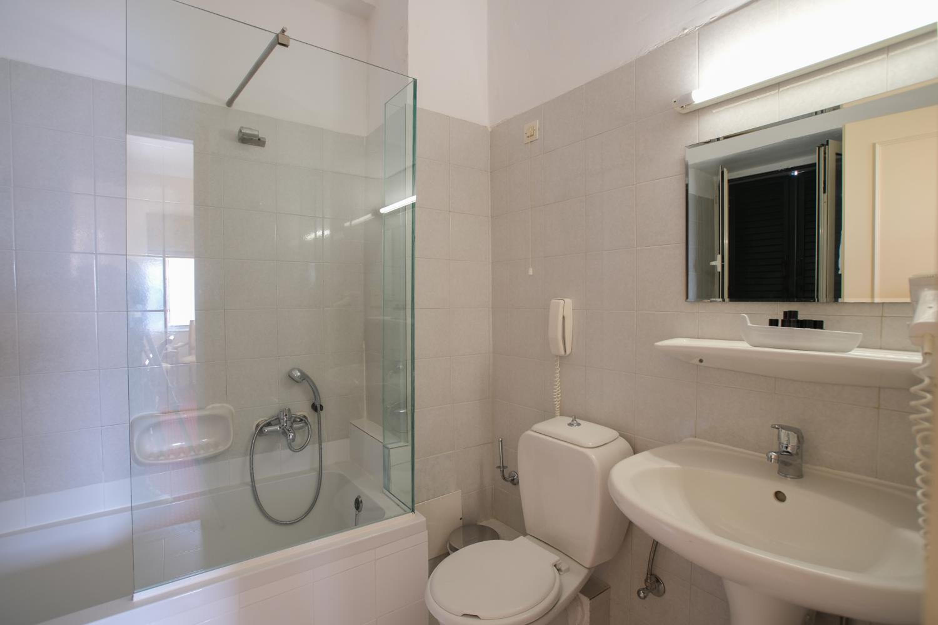 Double or Twin Room - Photo 3
