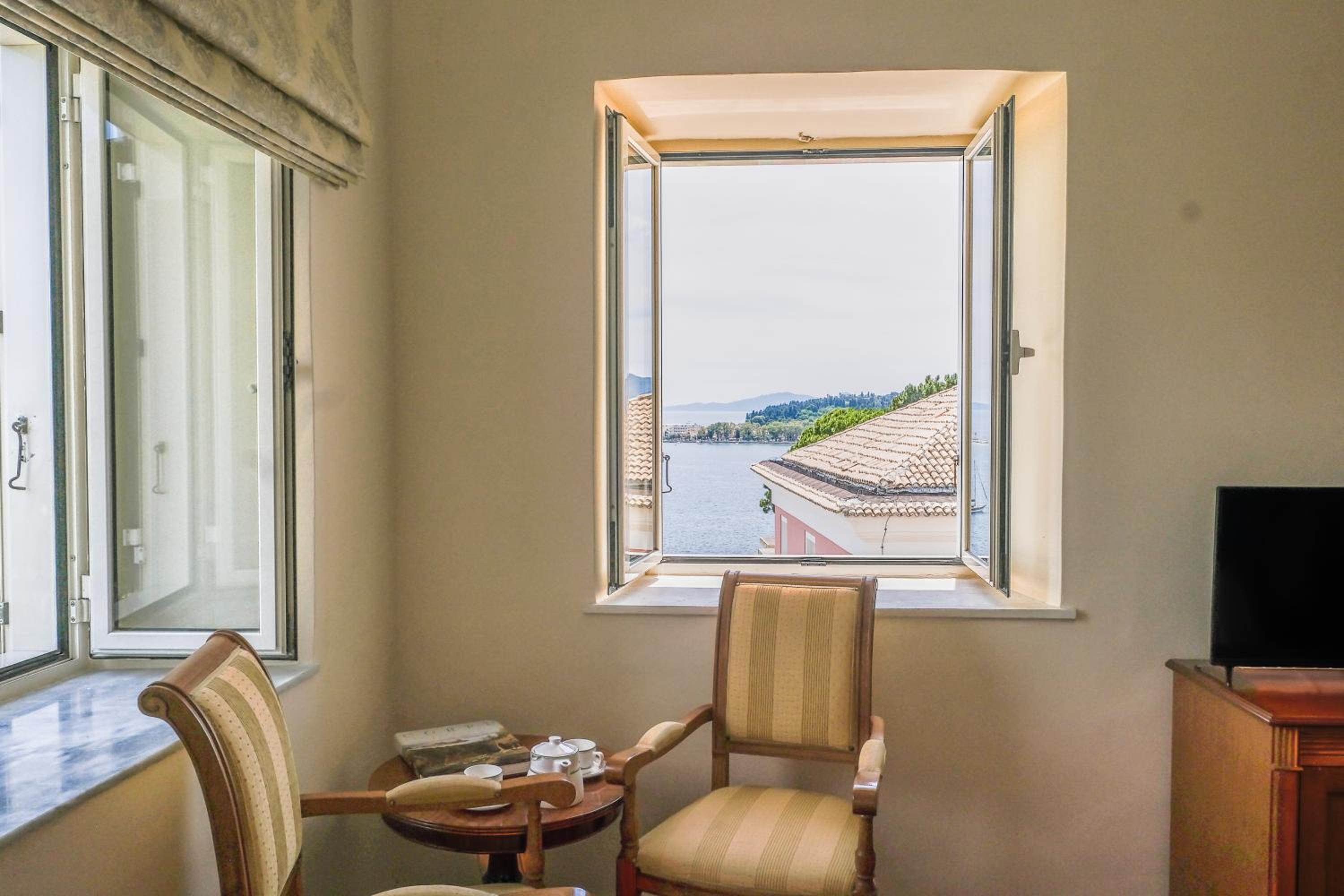 Superior Double Room with Sea View - Photo 3