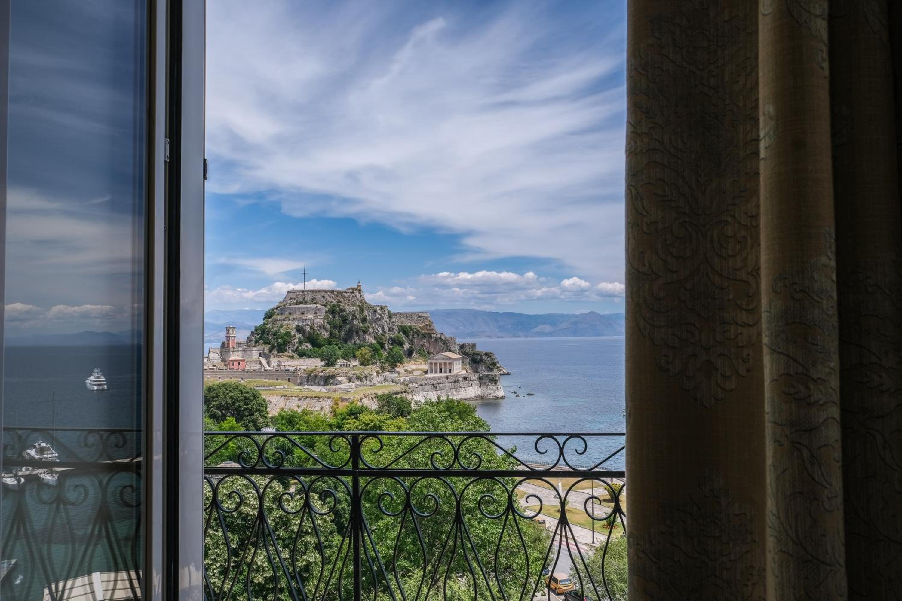 Superior Double Room with Sea View - Photo 2