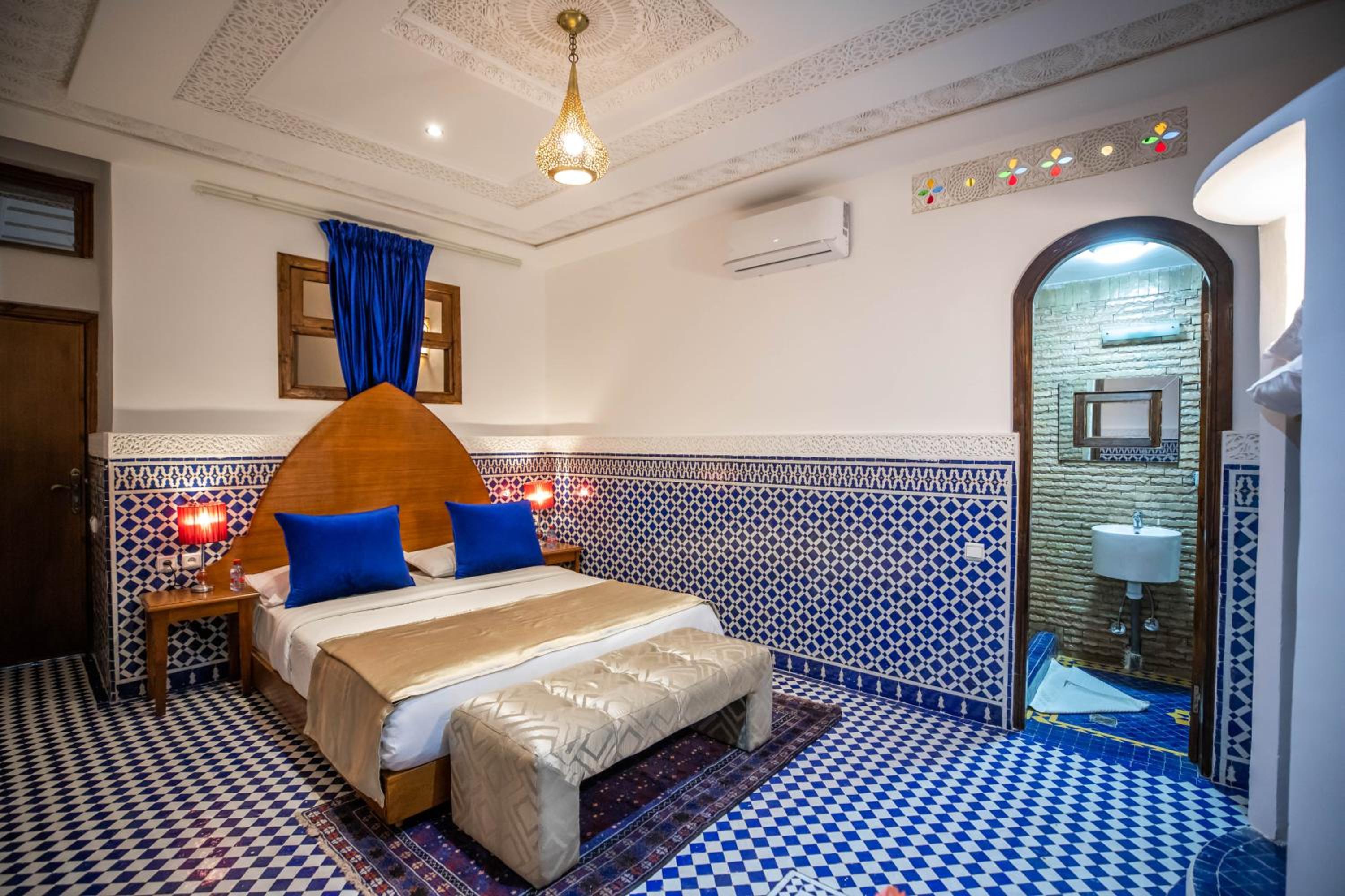 Deluxe Double or Twin Room - Photo 15