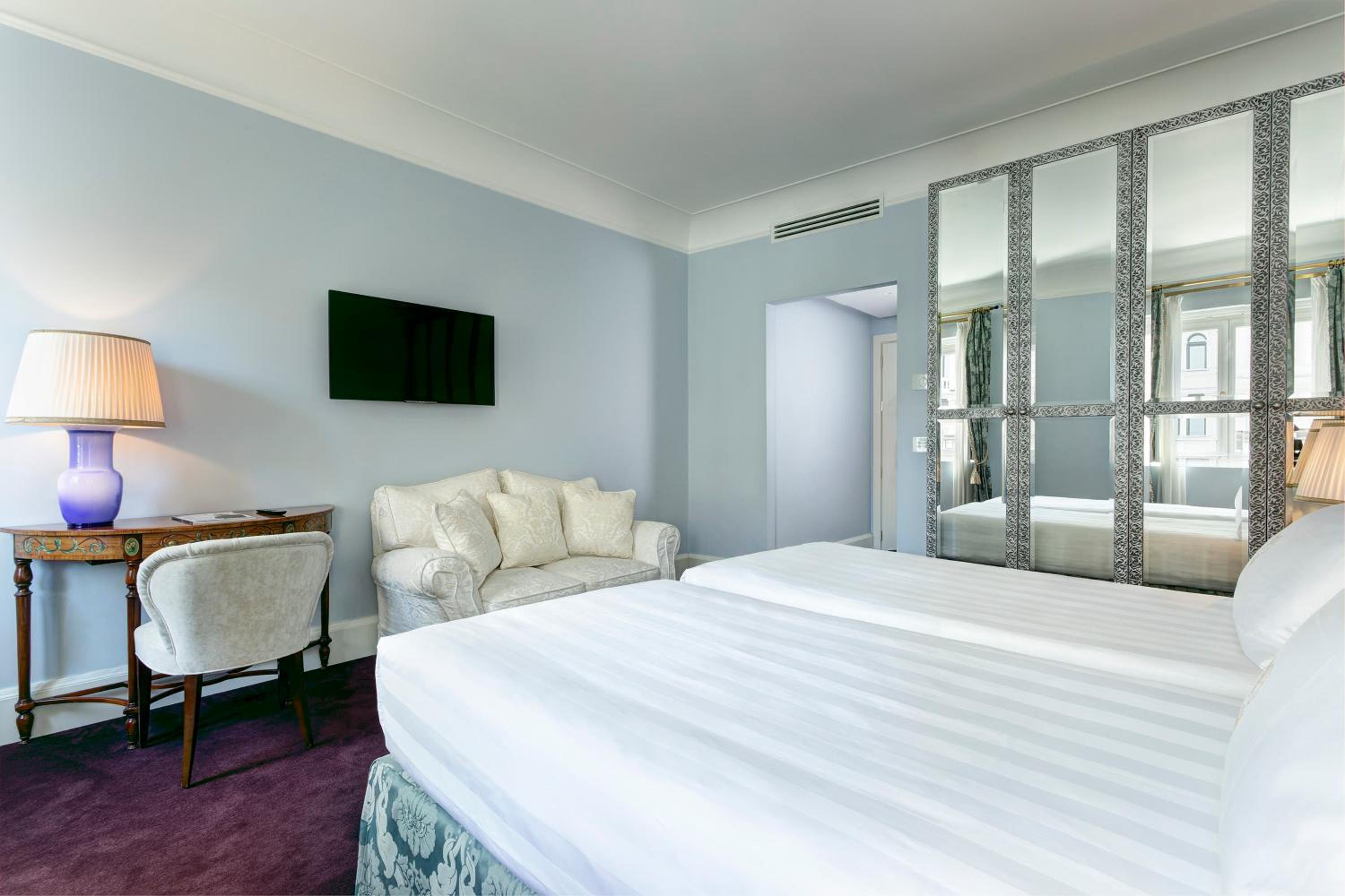 Superior Double or Twin Room - Photo 1