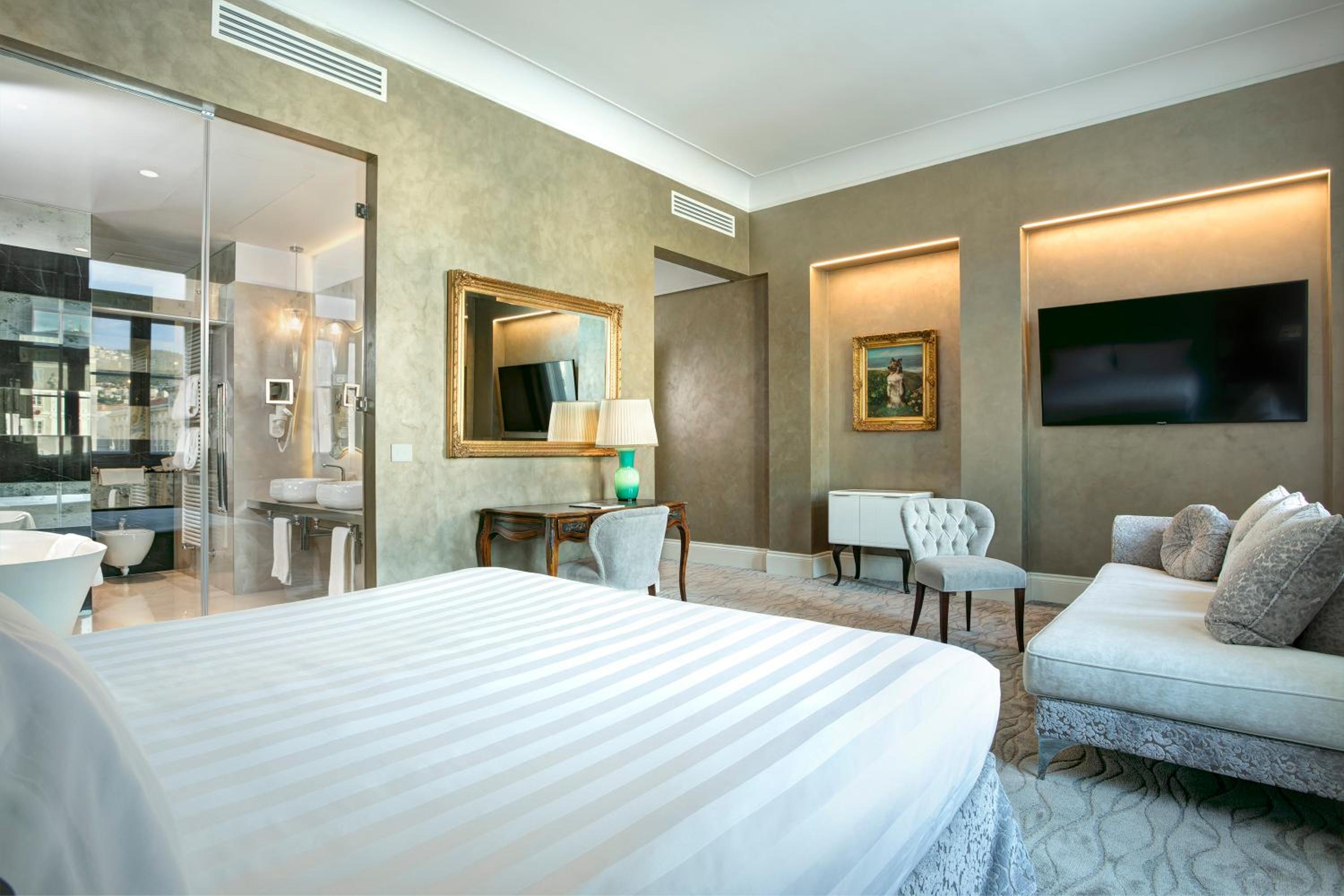 Suite Prestige with Square View - Photo 12