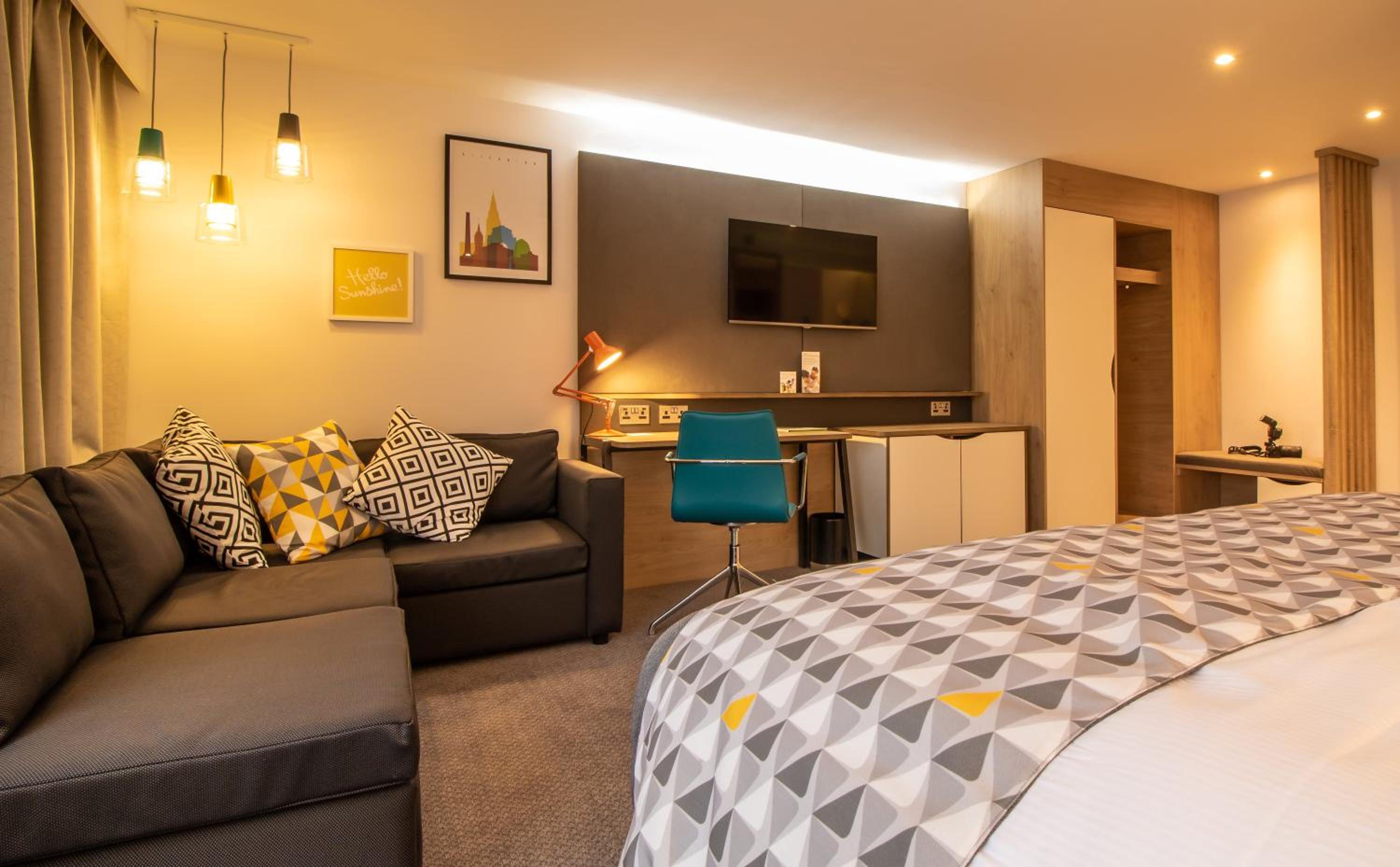 Premium King Room - Photo 13