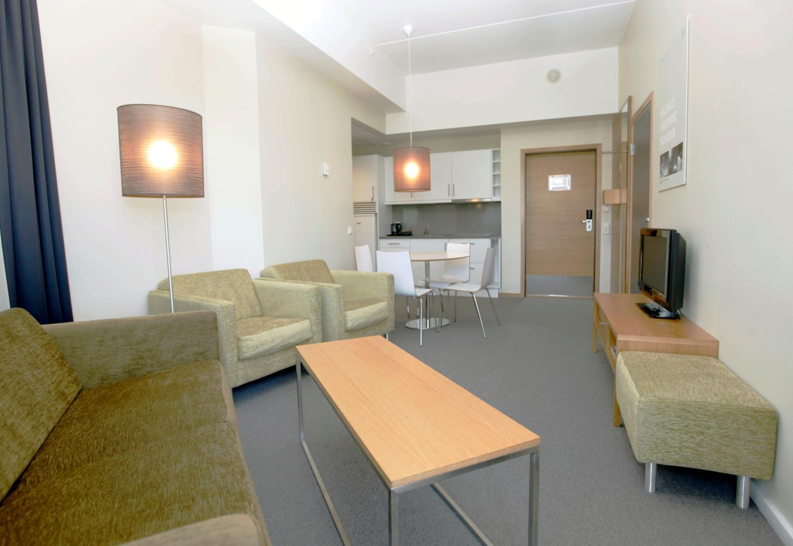 One-Bedroom Suite - Photo 7