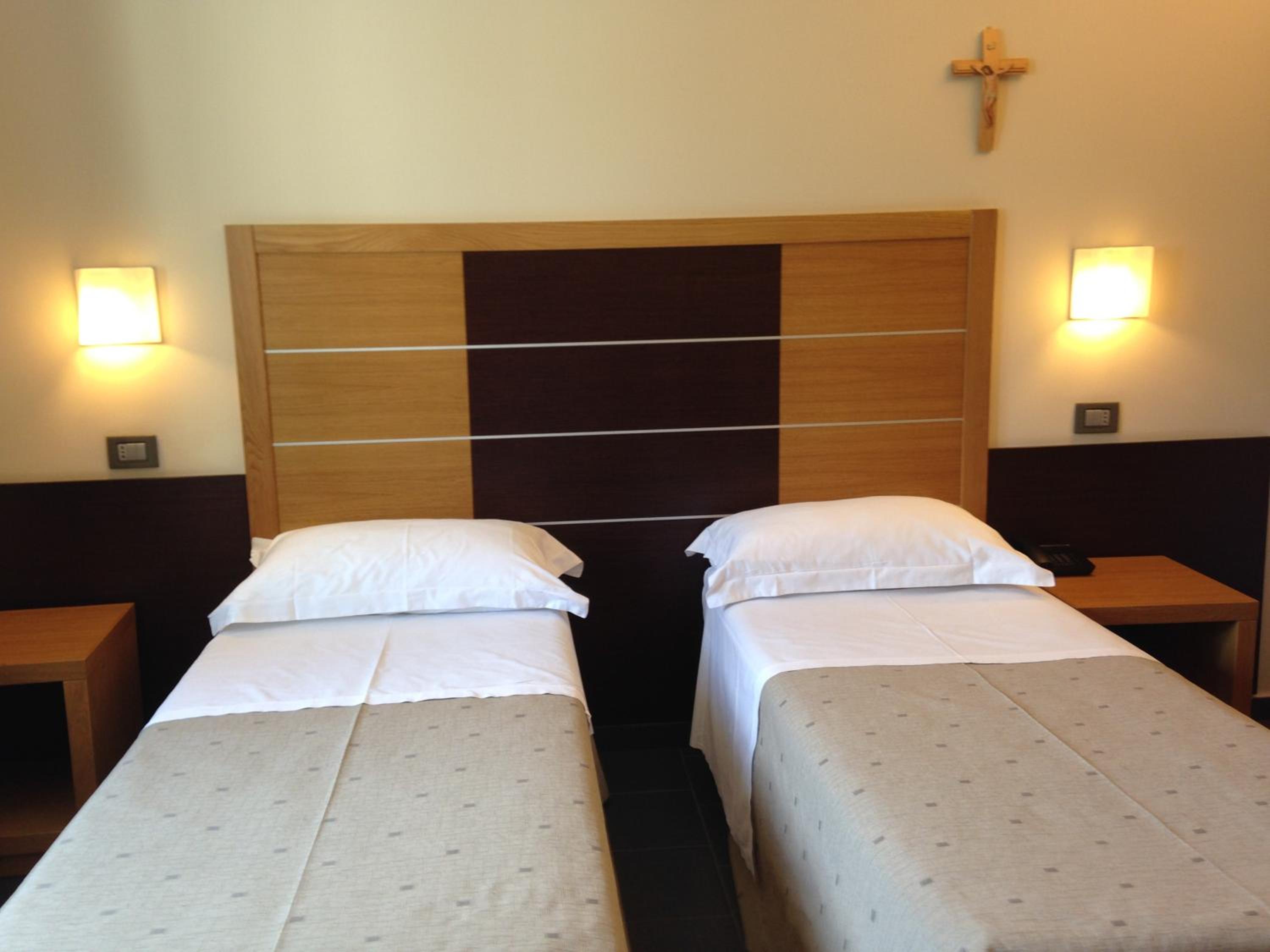 Standard Double or Twin Room - Photo 1