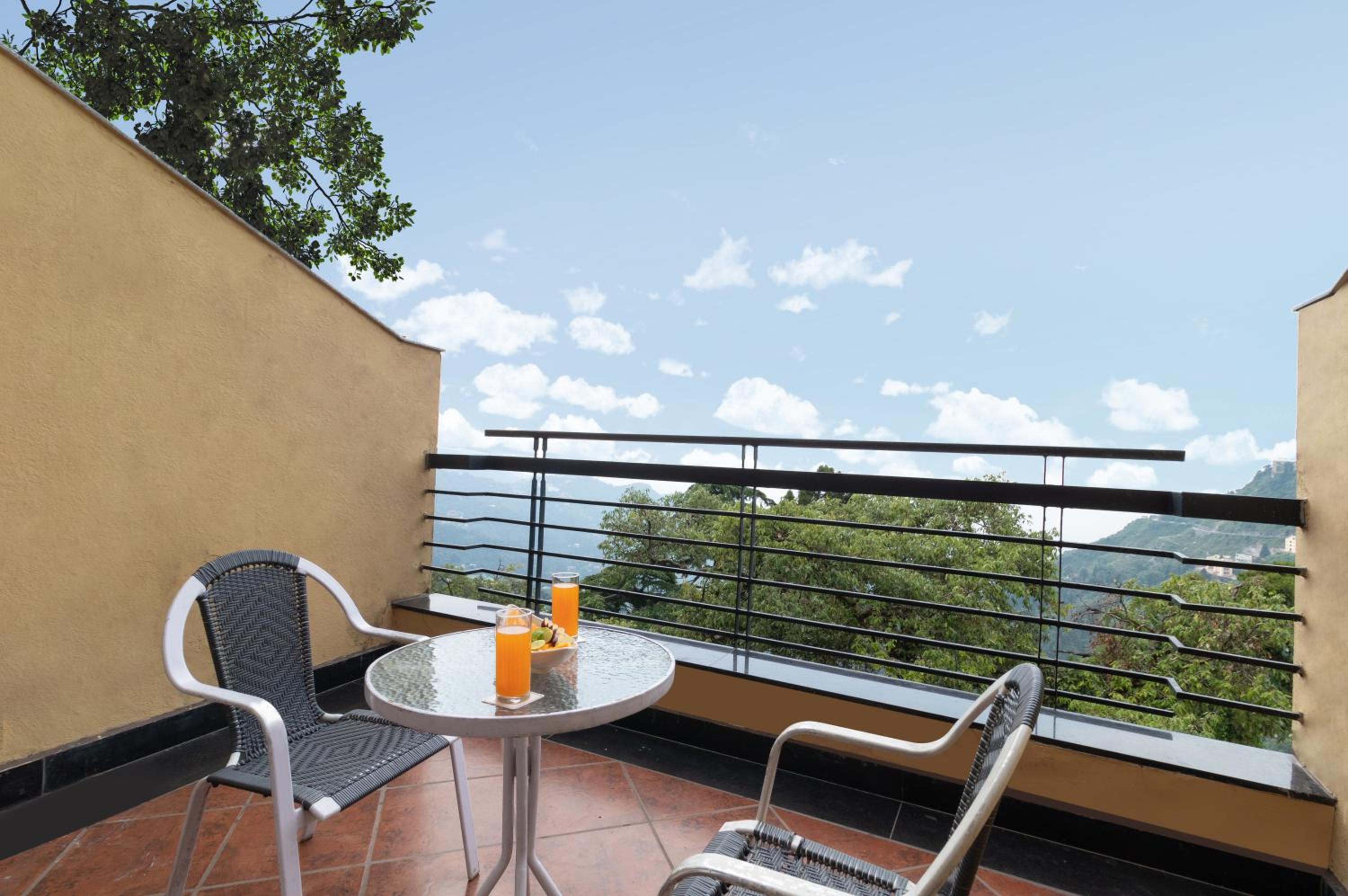 Valley view with balcony photo 3