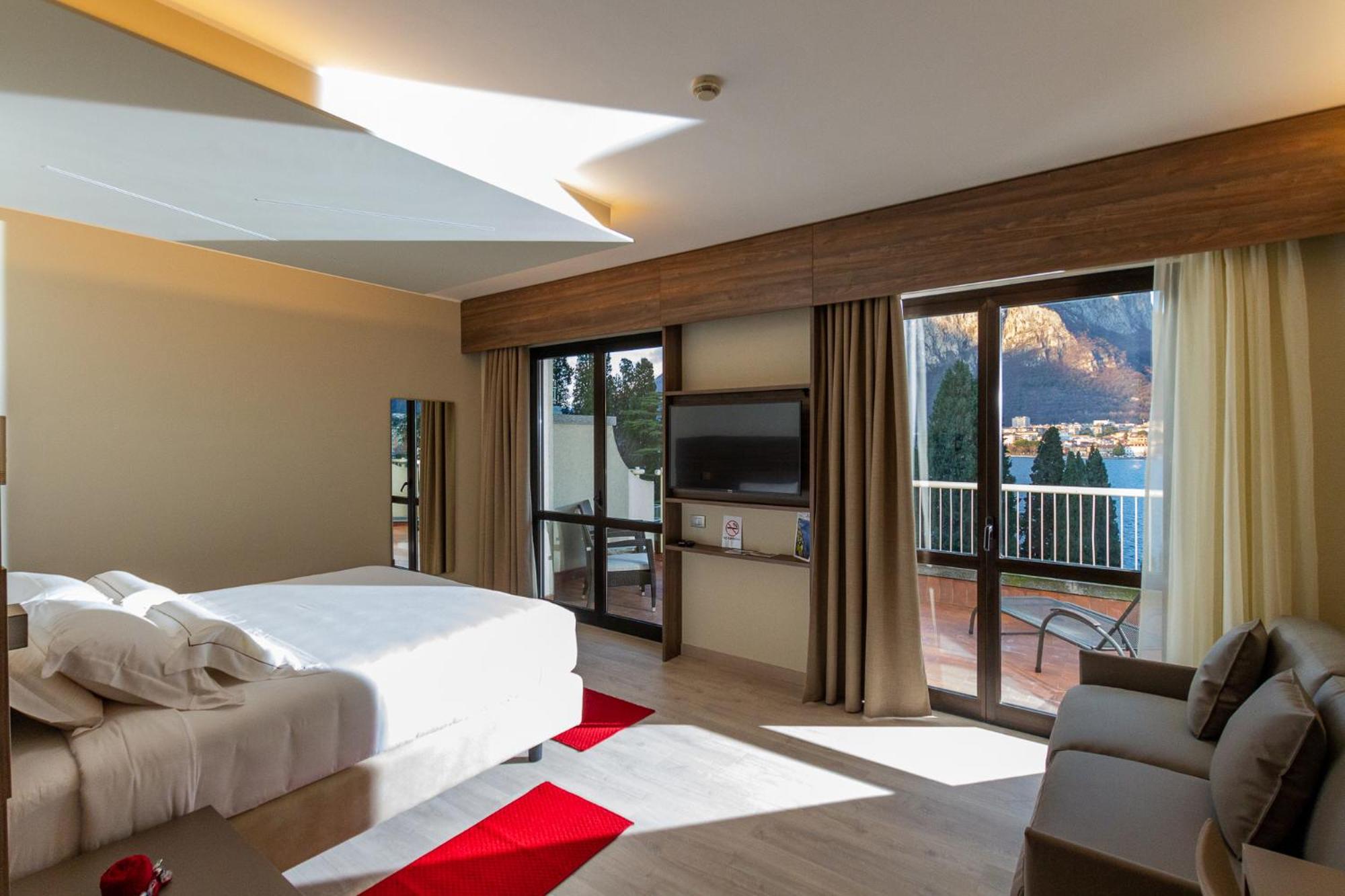 Deluxe Double Room with Lake View - Photo 3