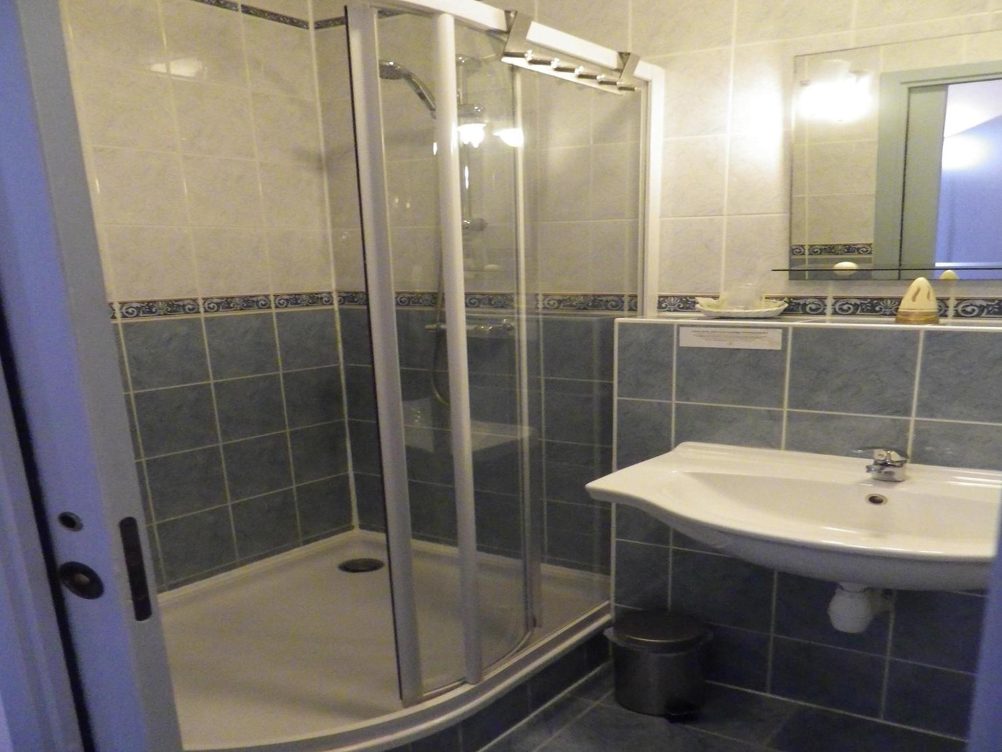 Twin Room with Shower photo 3
