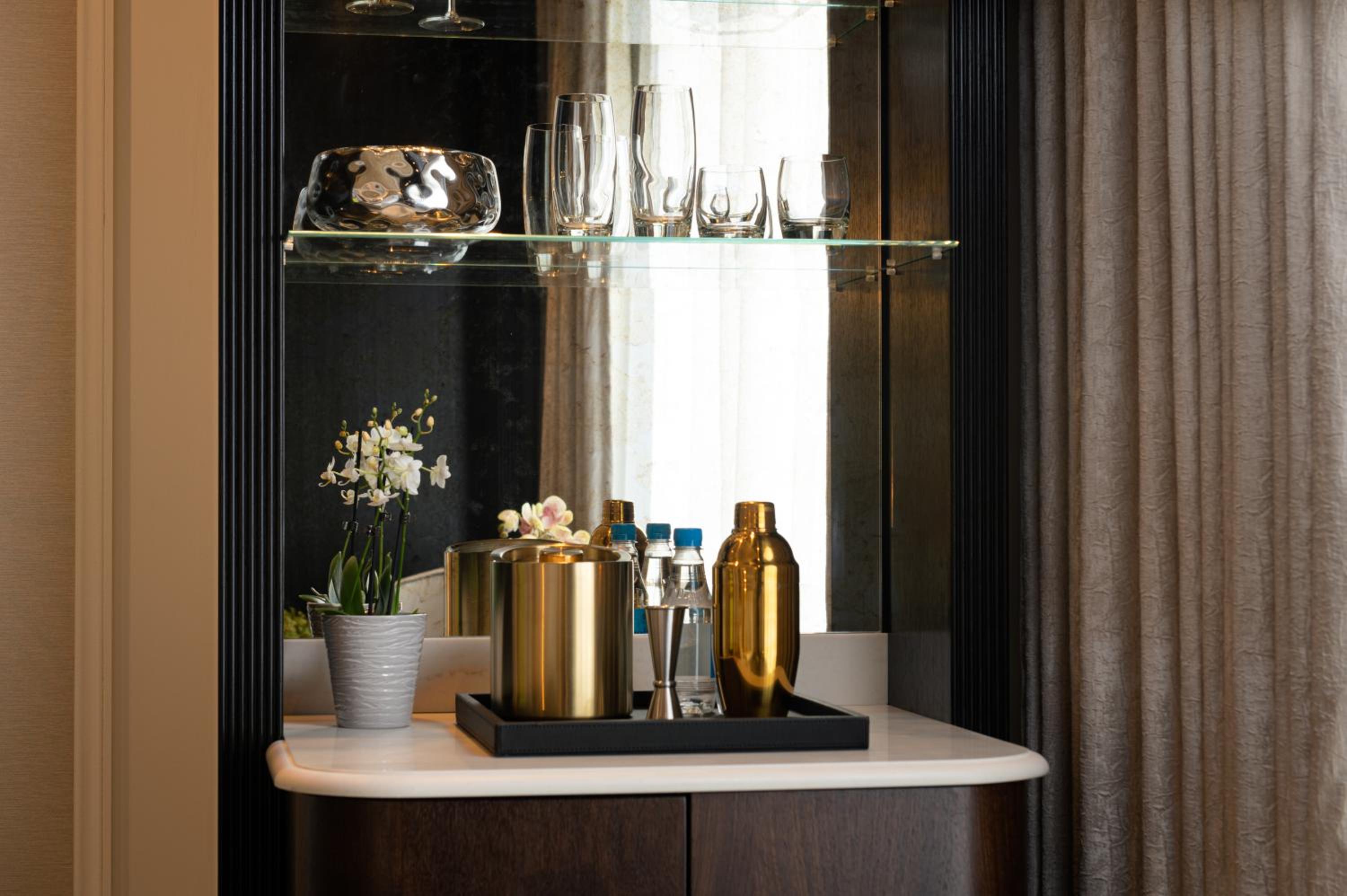 Fairmont King Room - Photo 2