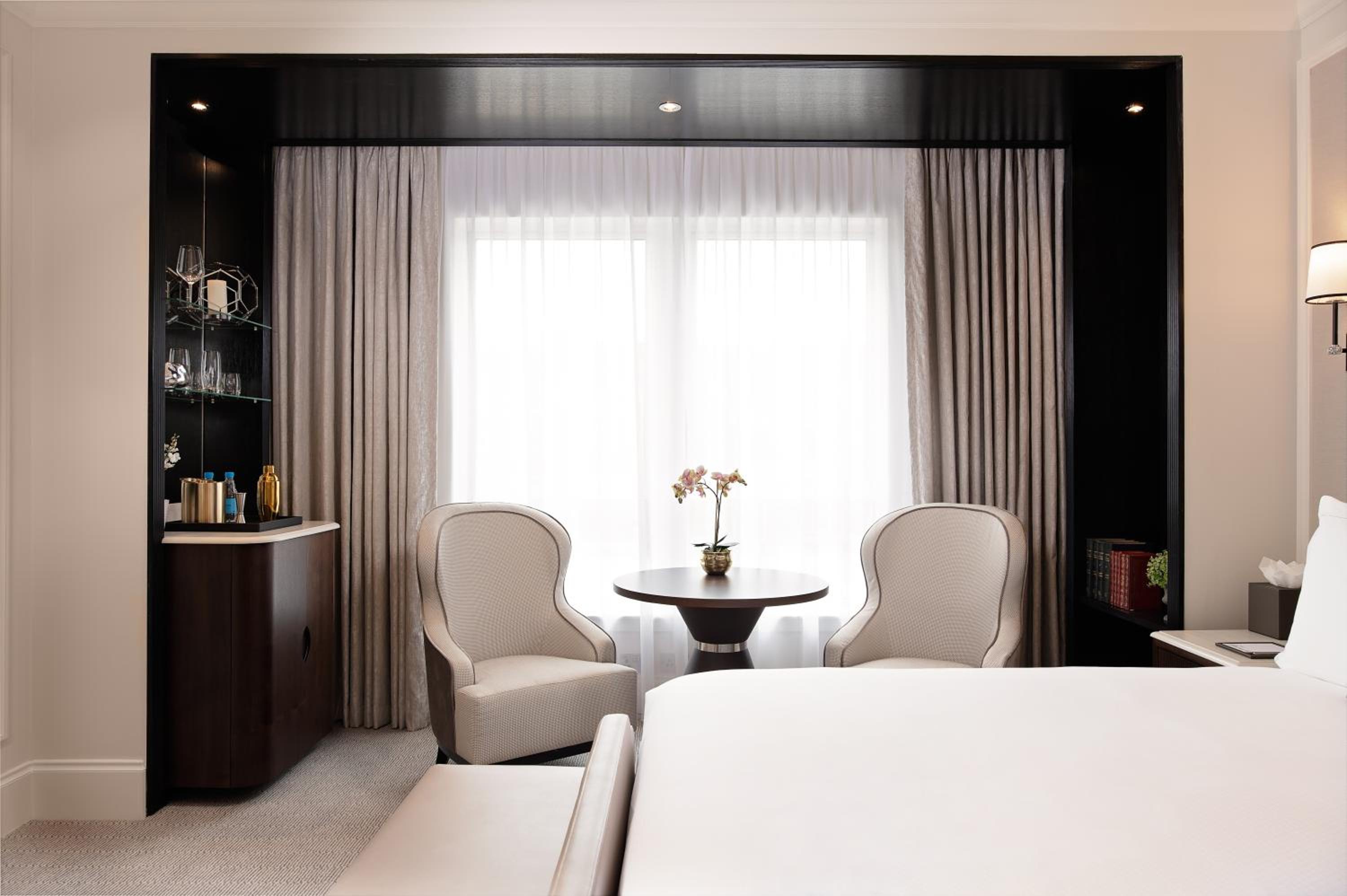 Fairmont King Room - Photo 4