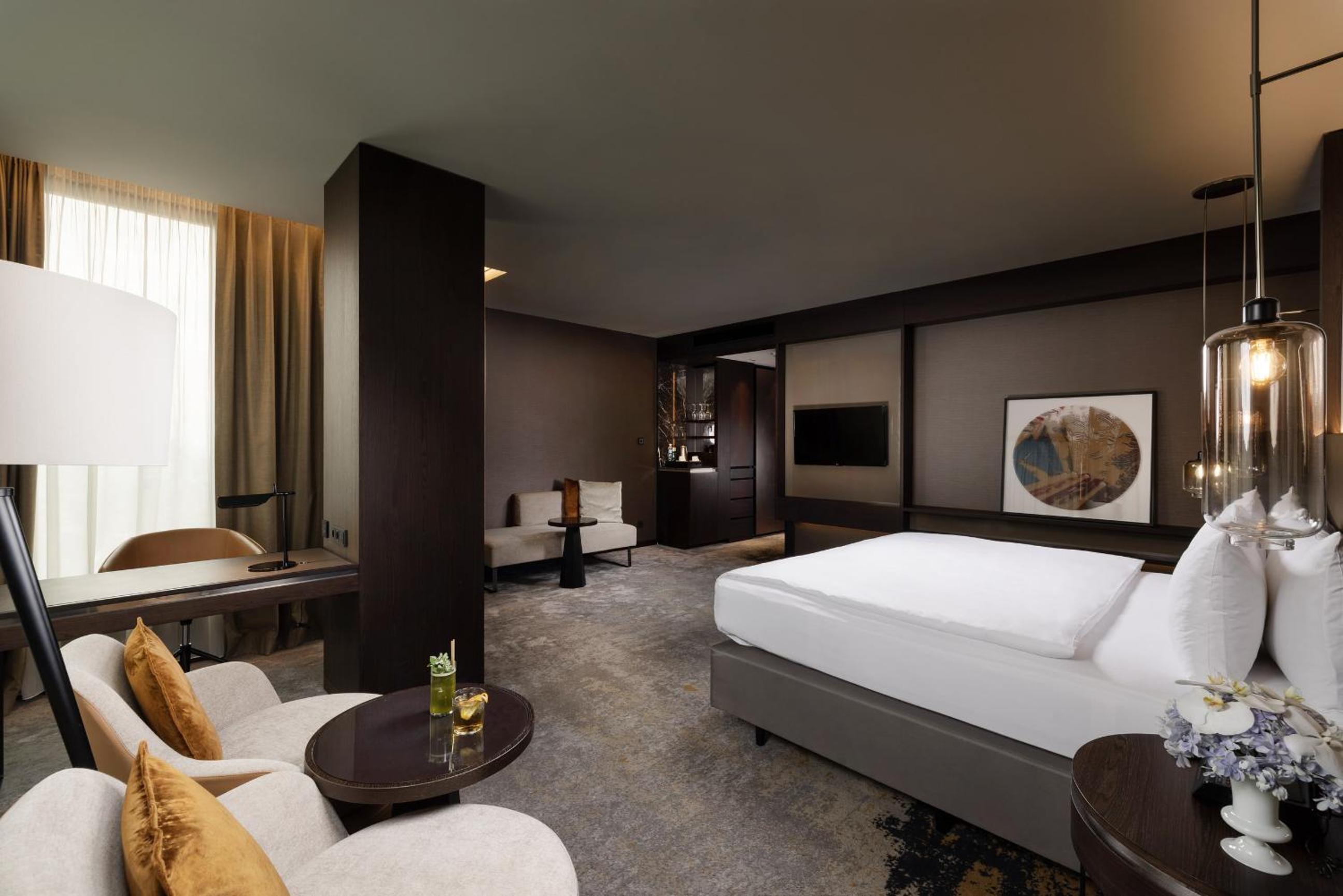 Premium King Room photo 2