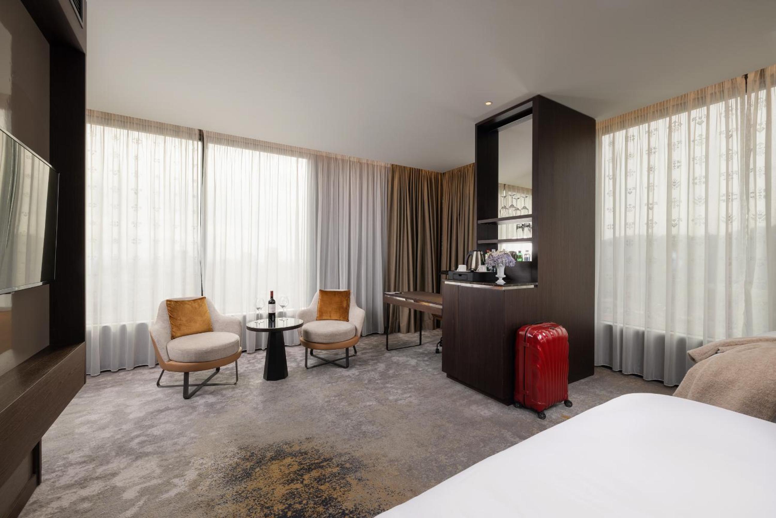 Premium Double Room with Two Double Beds photo 3