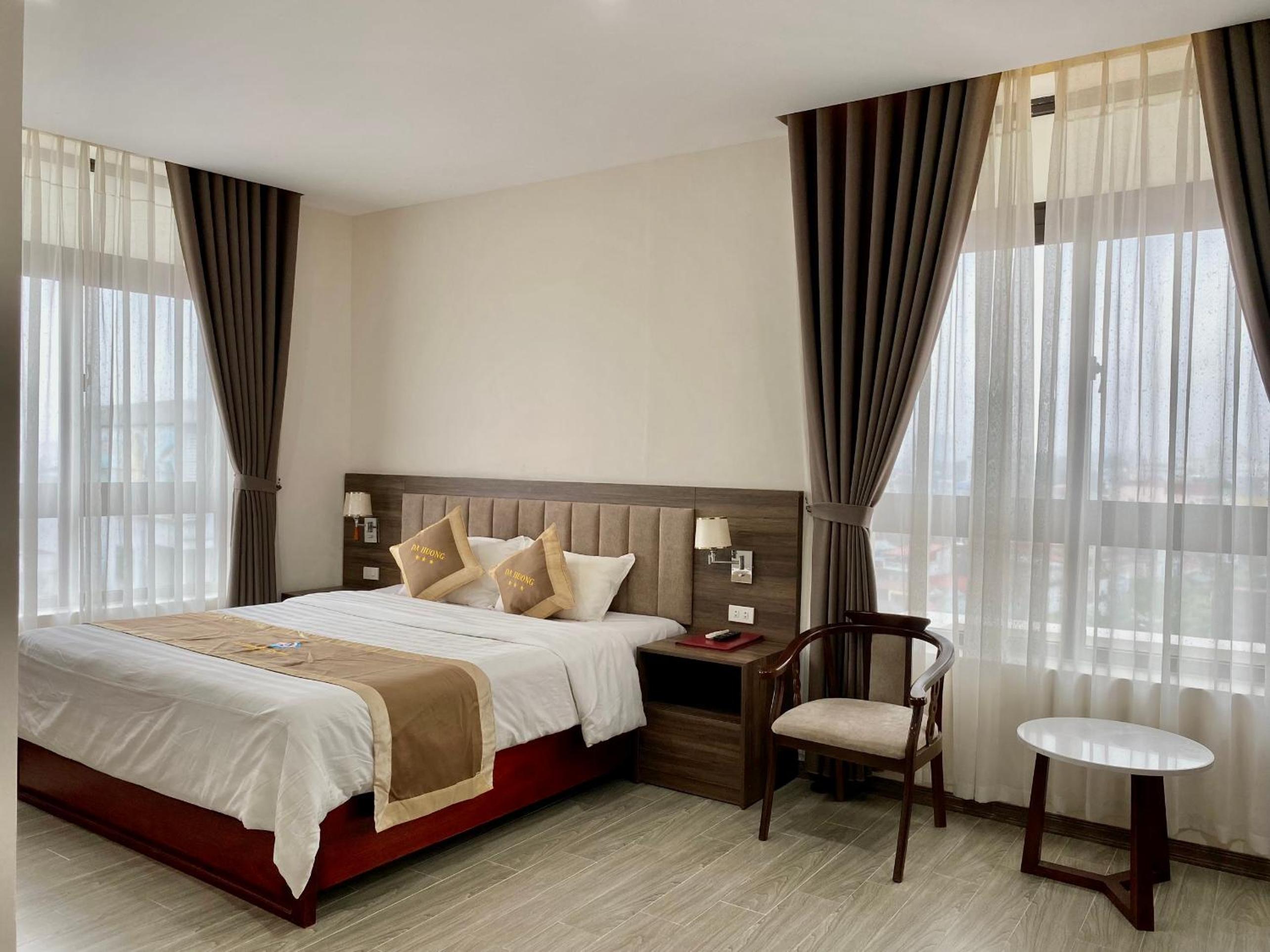 Deluxe King Suite photo 2