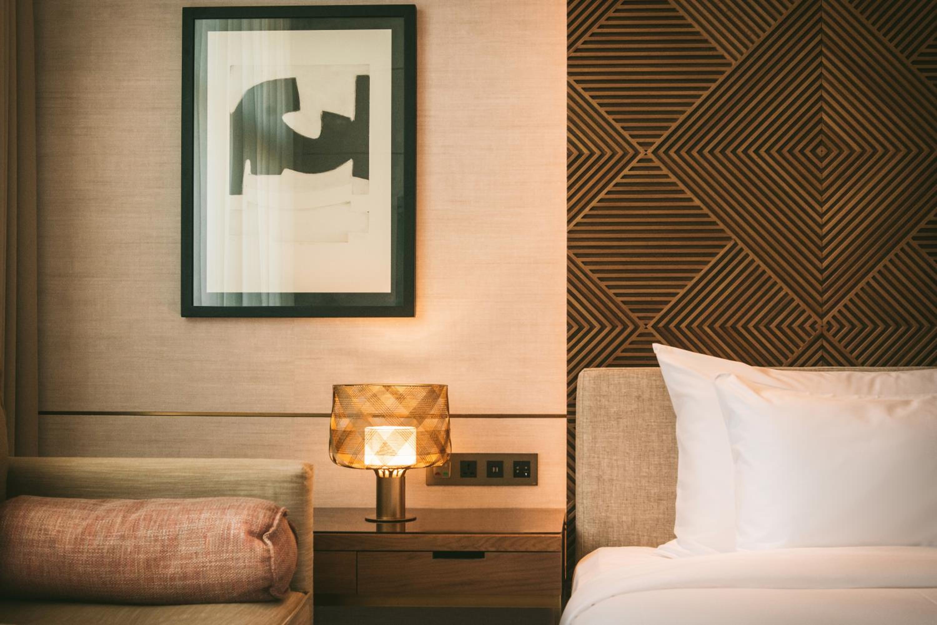 Deluxe King Room - Photo 2