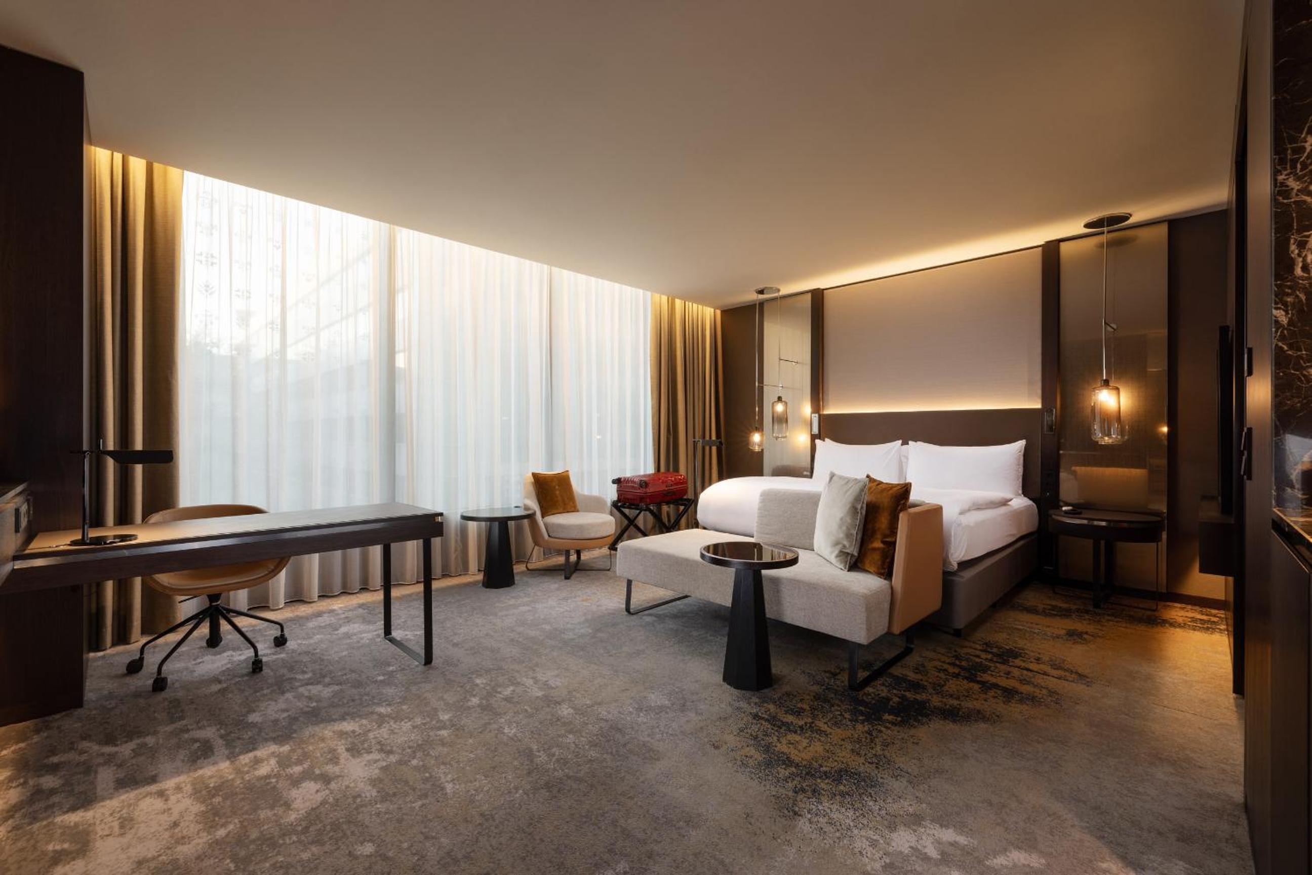 Classic King Room - Accessible photo 1