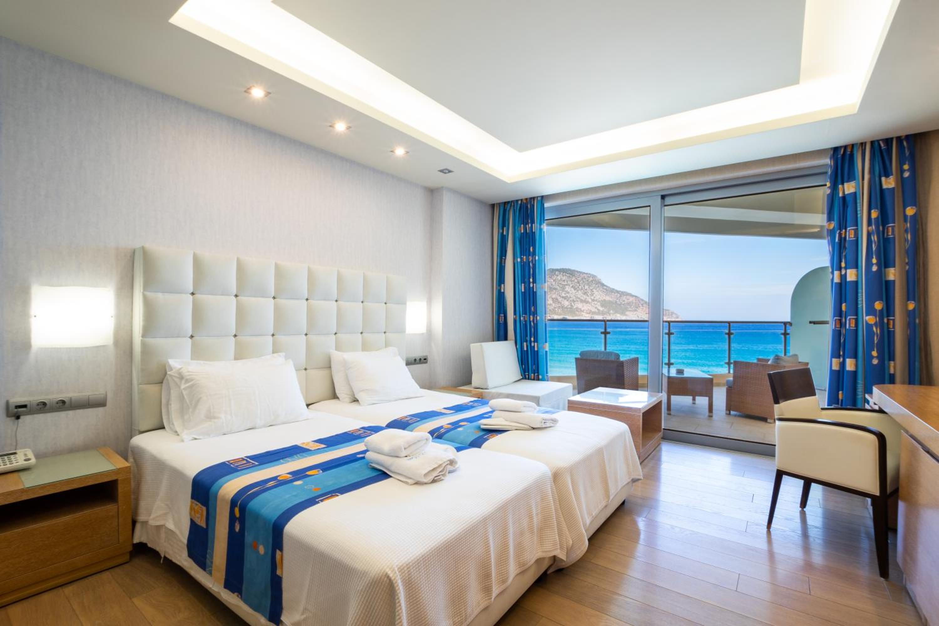 Standard Room with Sea View - Photo 15