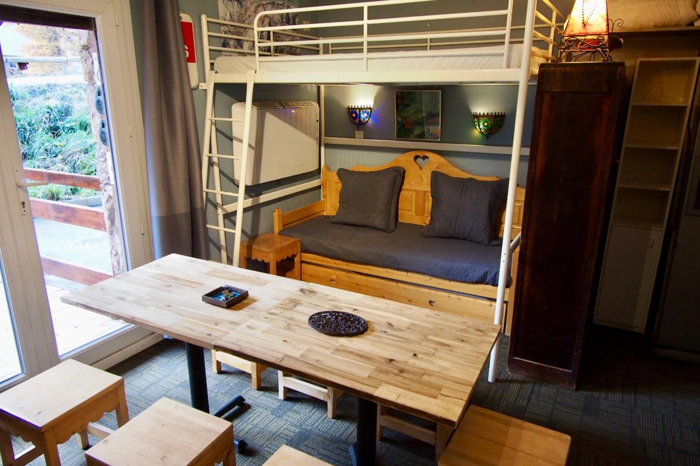 Studio Apartment - Photo 21