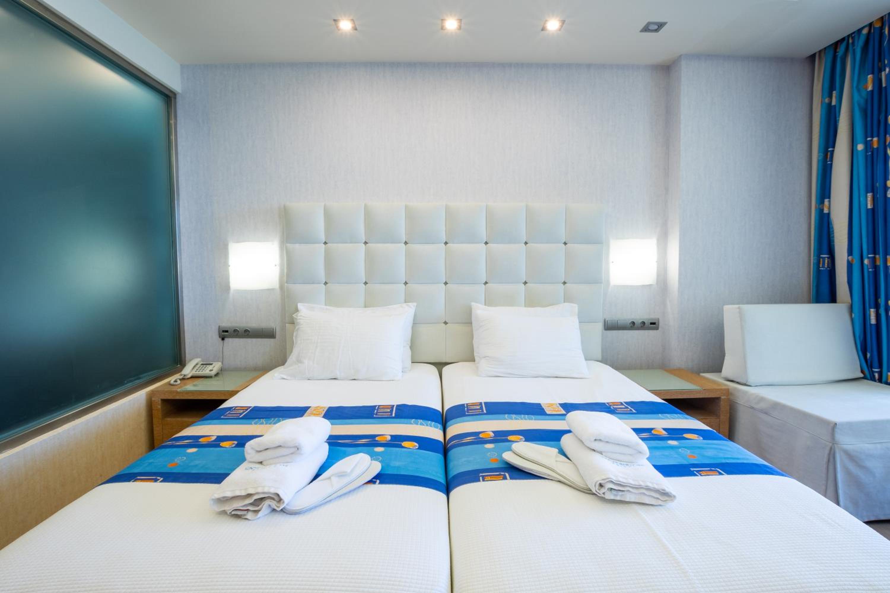 Standard Room with Sea View - Photo 11