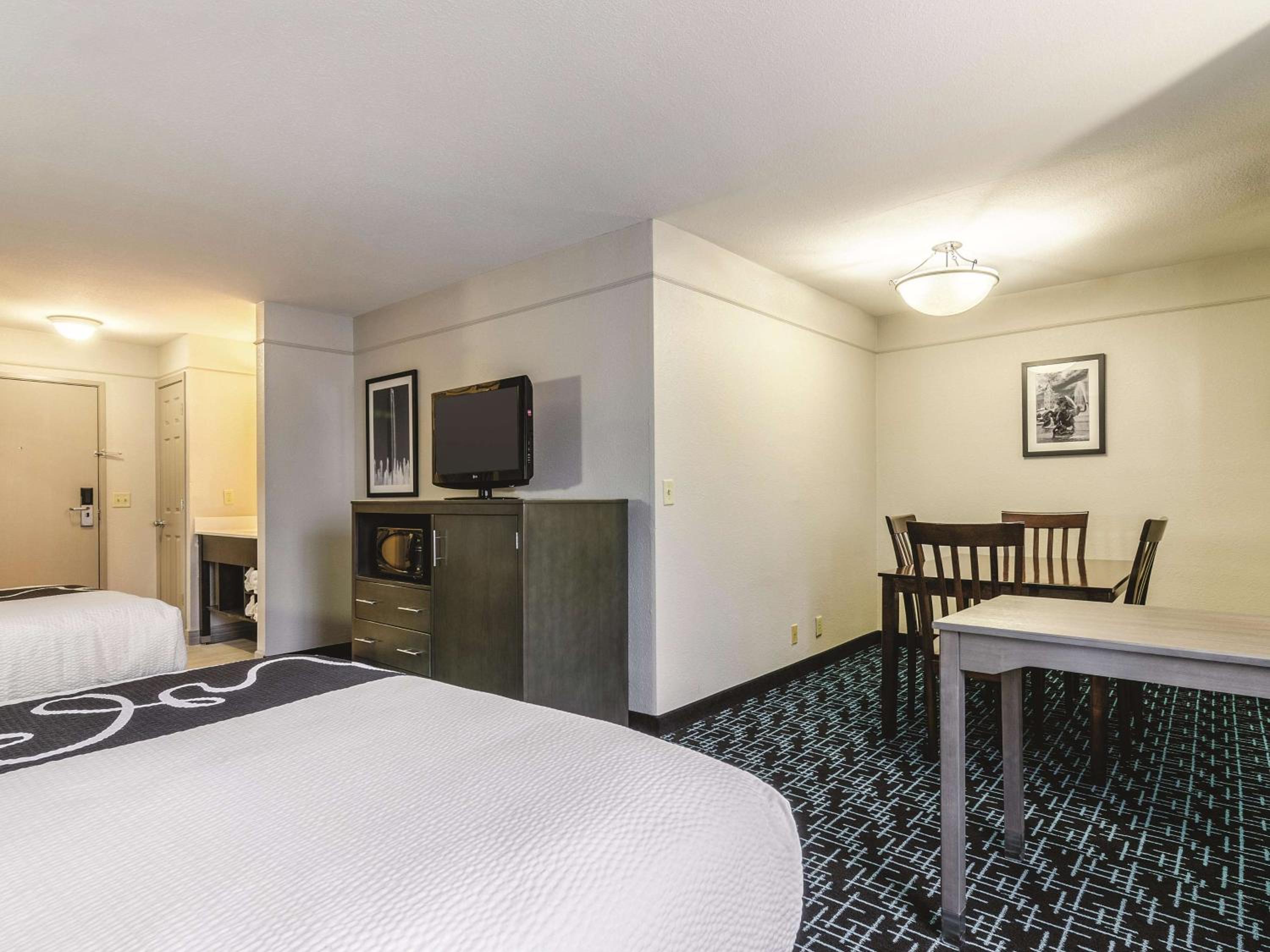 Deluxe King Room - Non-Smoking - Photo 1