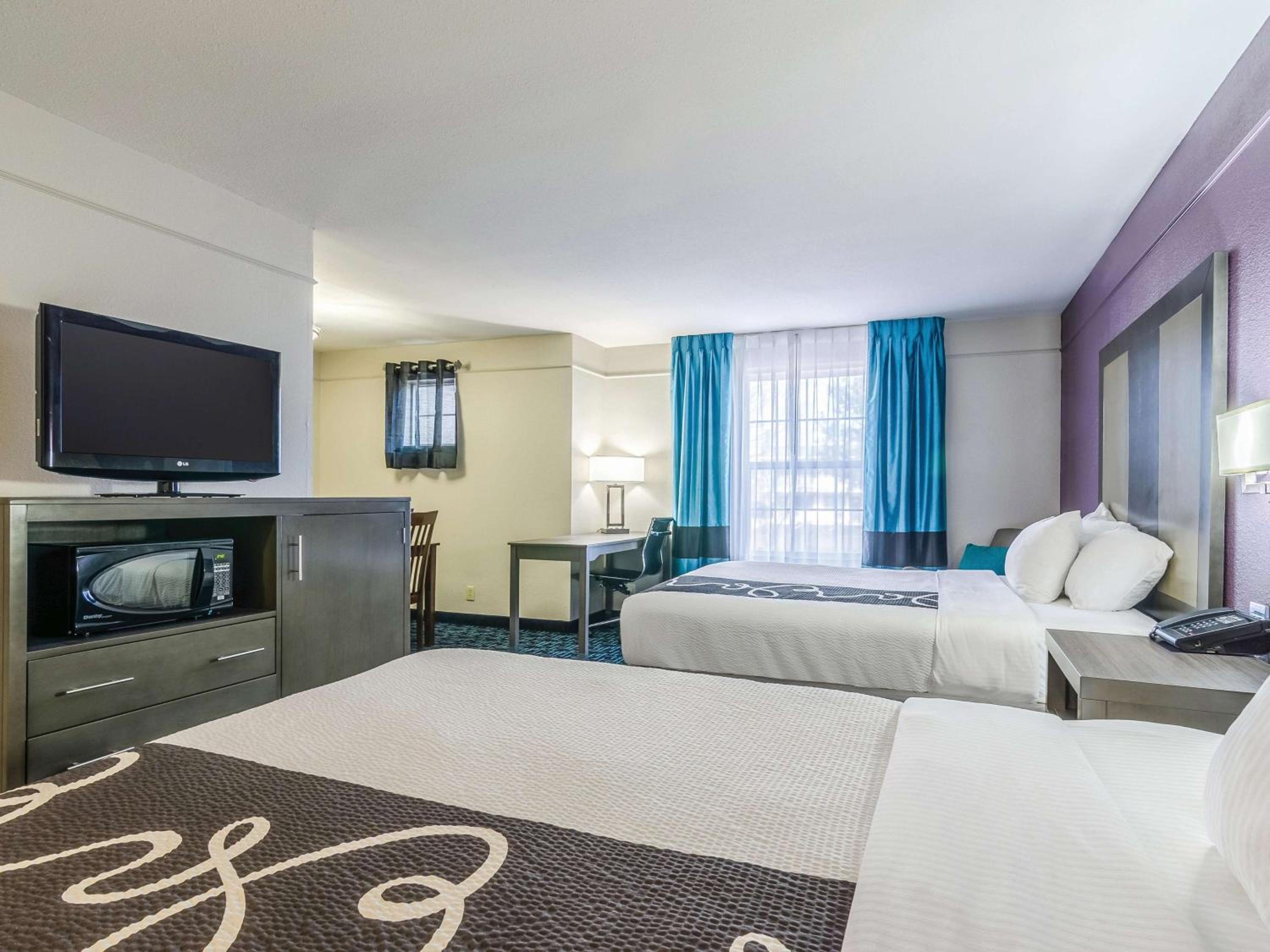 3 Queen Beds, Executive Room, Non-Smoking - Photo 1