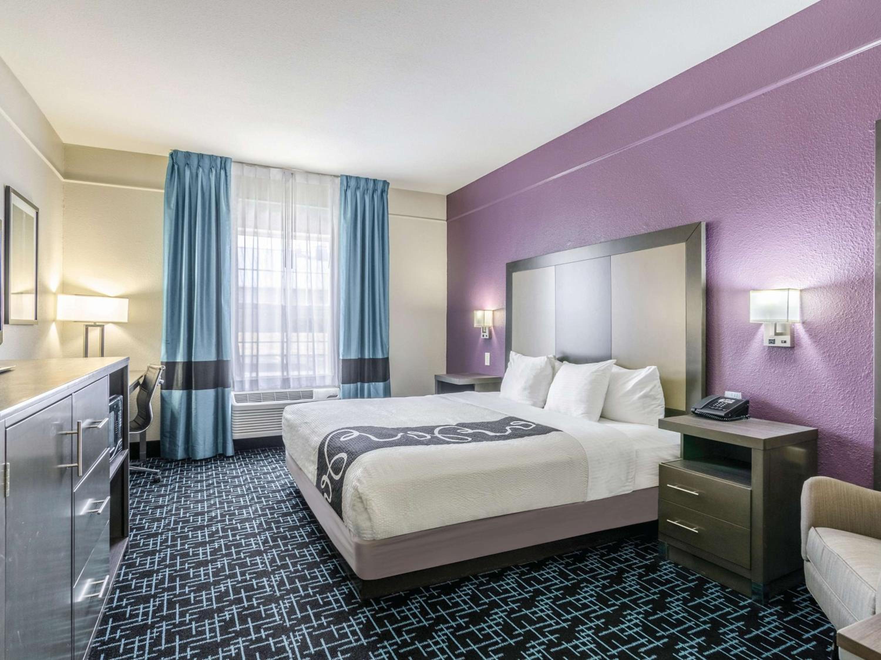 King Room - Non-Smoking - Photo 1