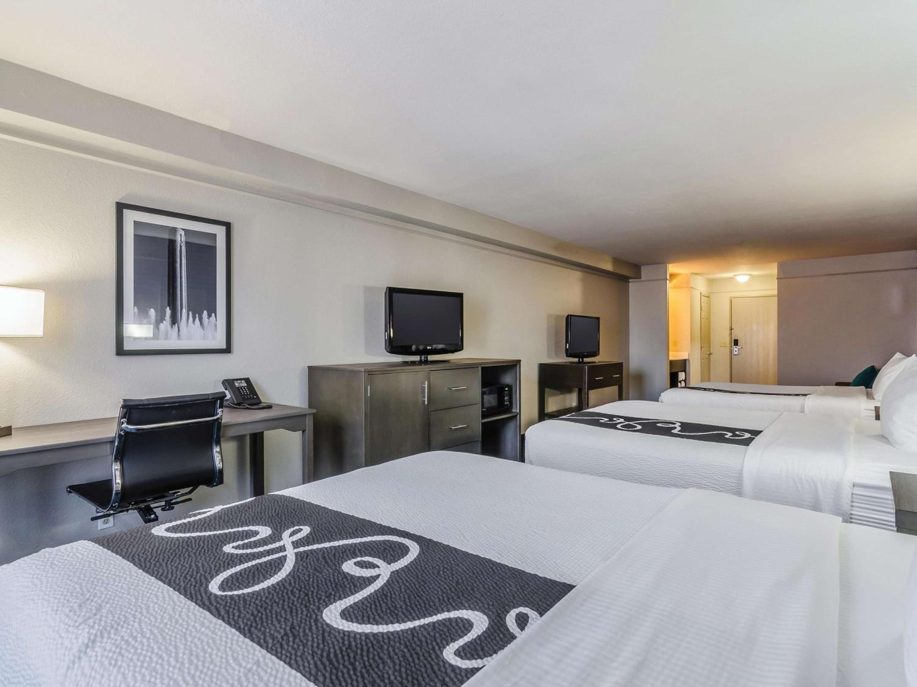 Deluxe Family Studio Suite with Three Queen Beds - Non-Smoking - Photo 1