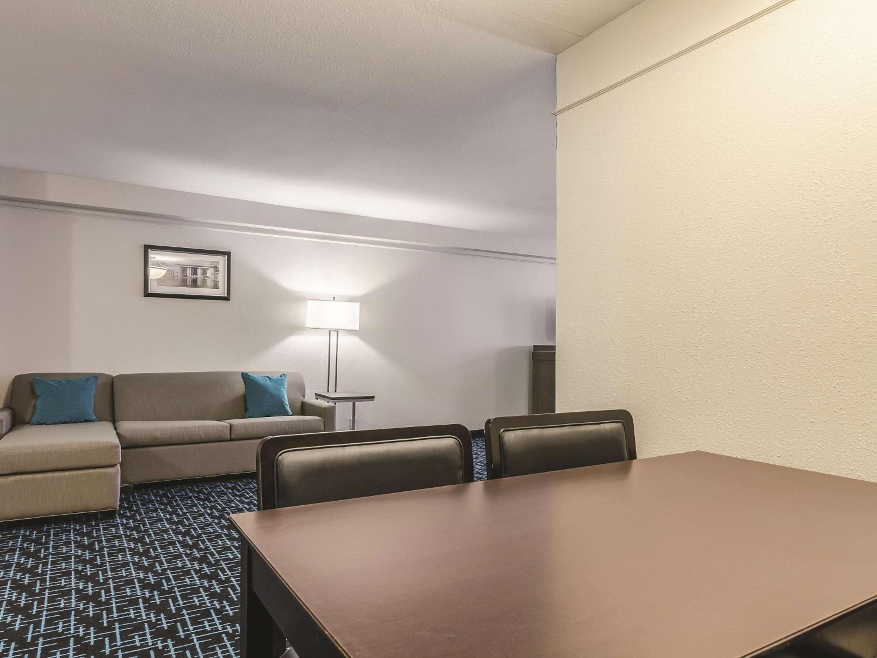 King Studio Suite - Non-Smoking - Photo 4