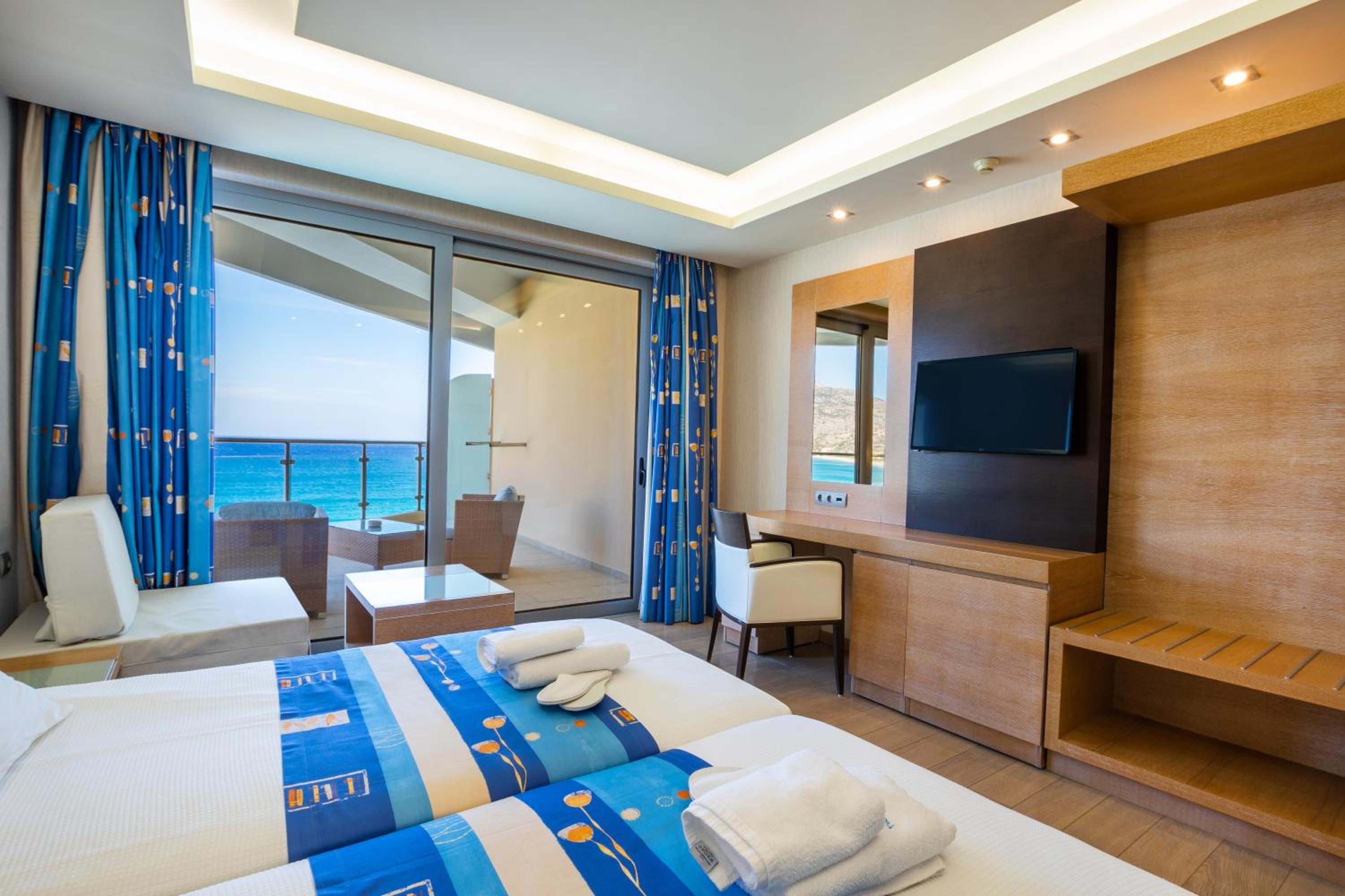 Standard Room with Sea View - Photo 12