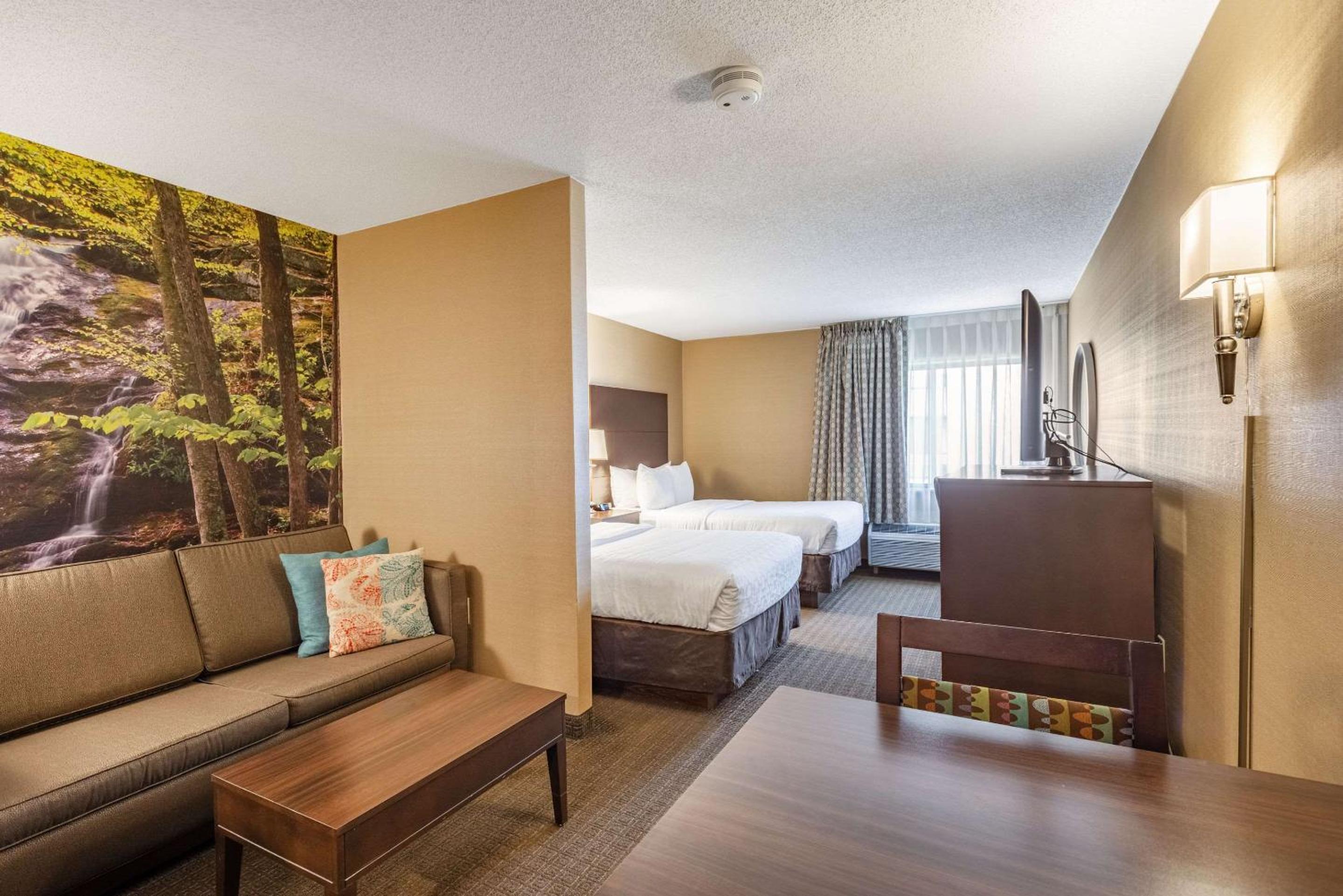 Double Suite with Two Double Beds and Sofa bed - Non Smoking/Upper floor