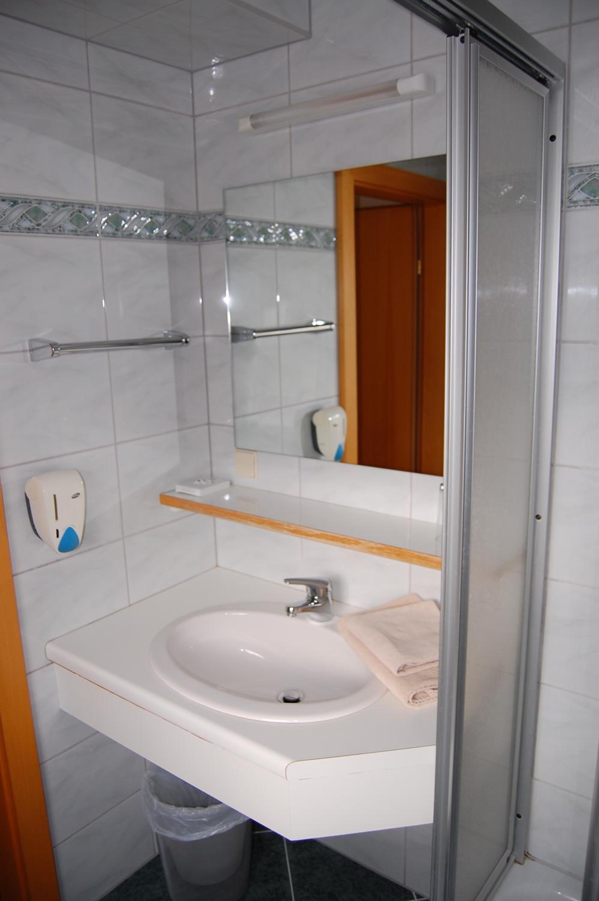 Double Room - Photo 5
