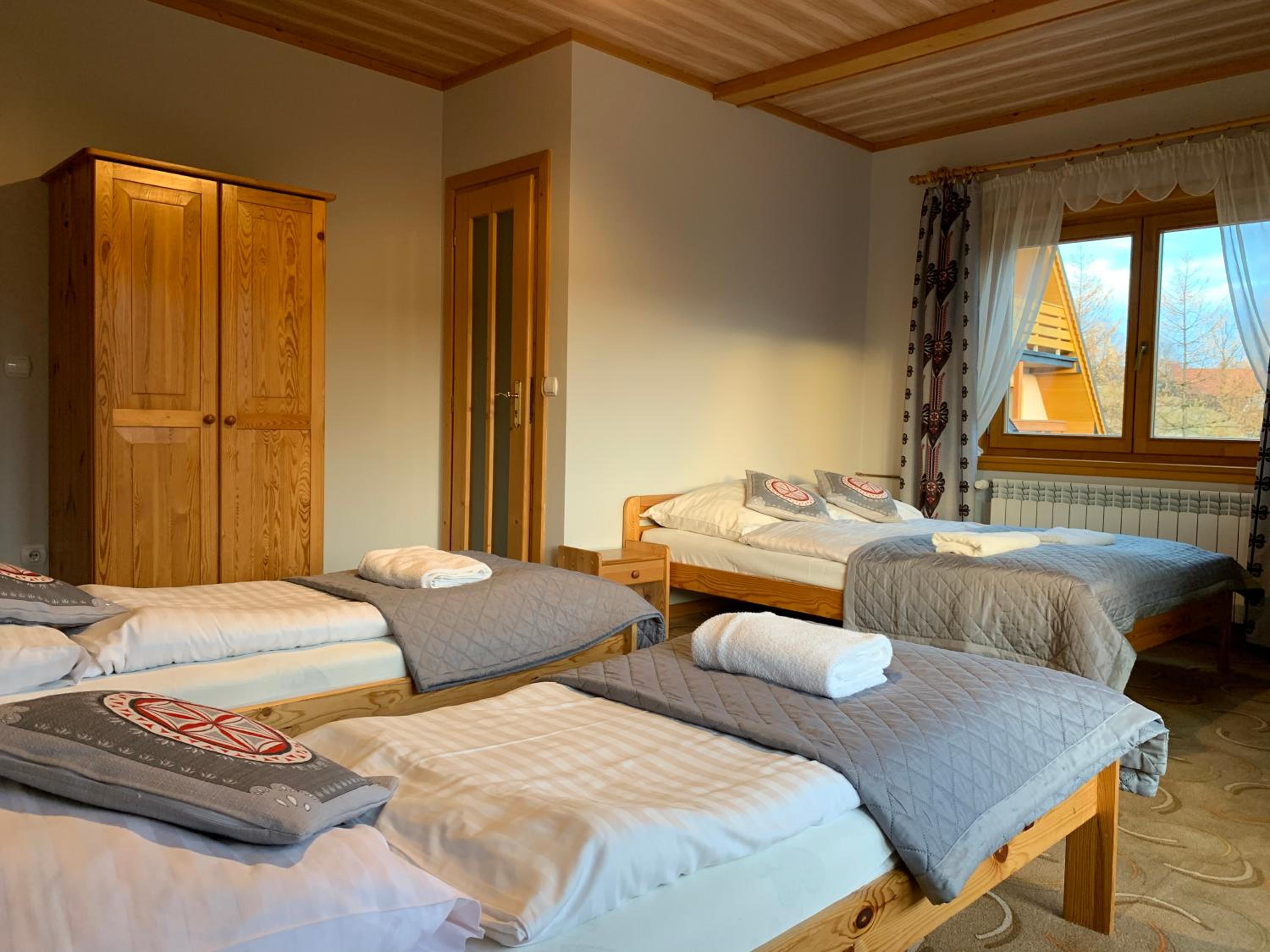 Quadruple Room with Balcony - Photo 14