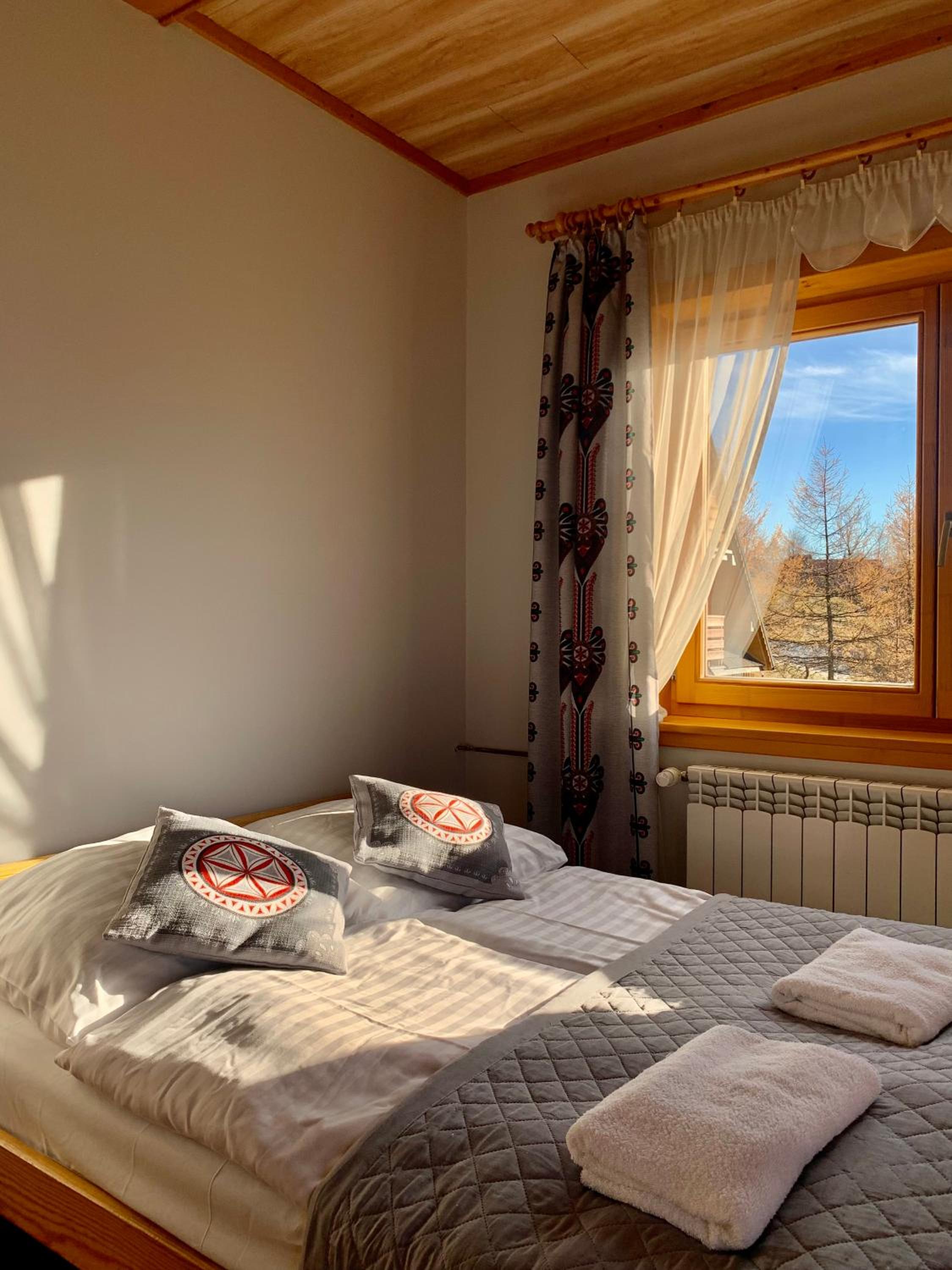 Quadruple Room with Balcony - Photo 13