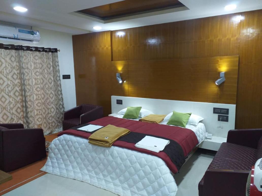 Deluxe Double or Twin Room with Balcony - Photo 6