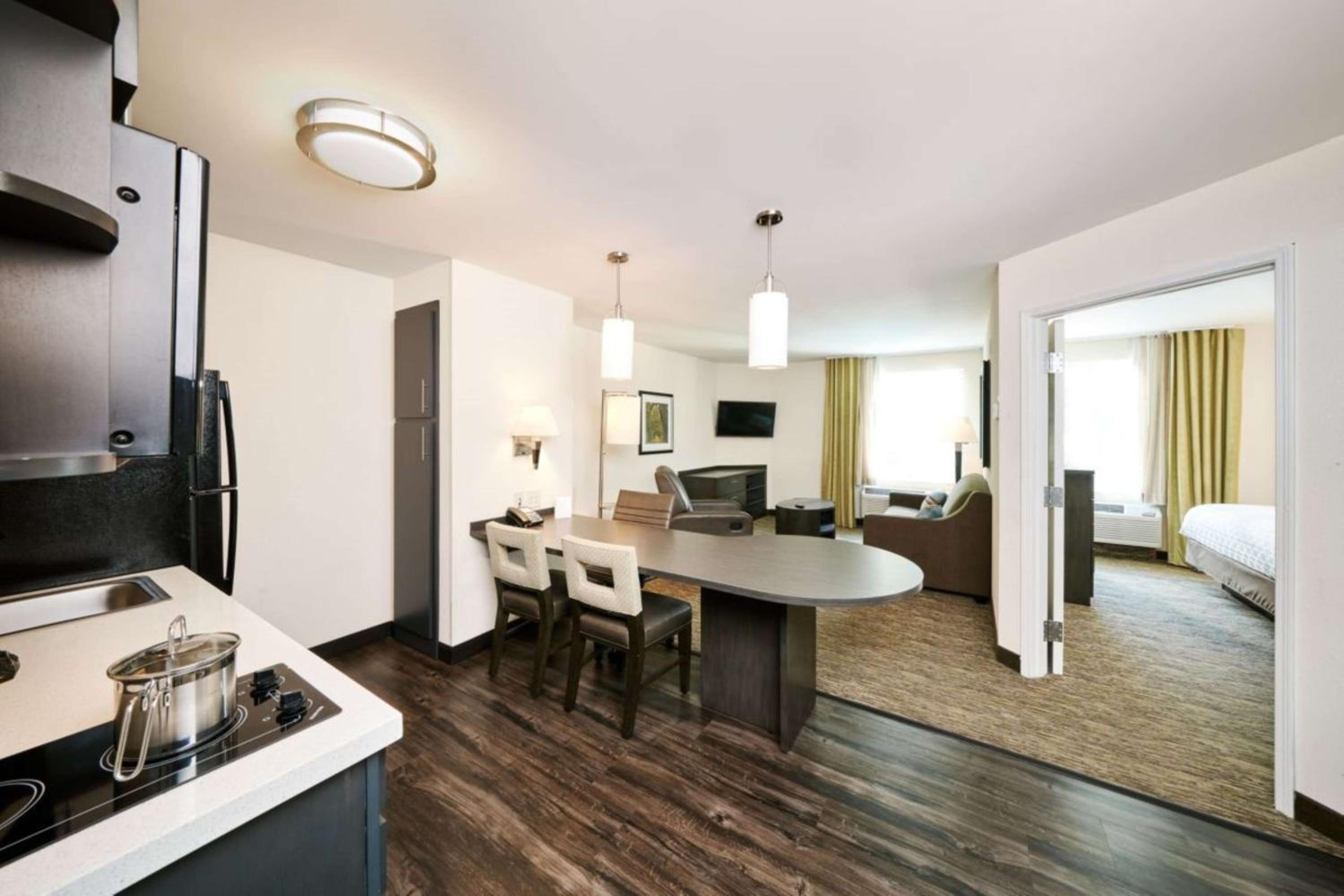 One Bedroom Queen Suite